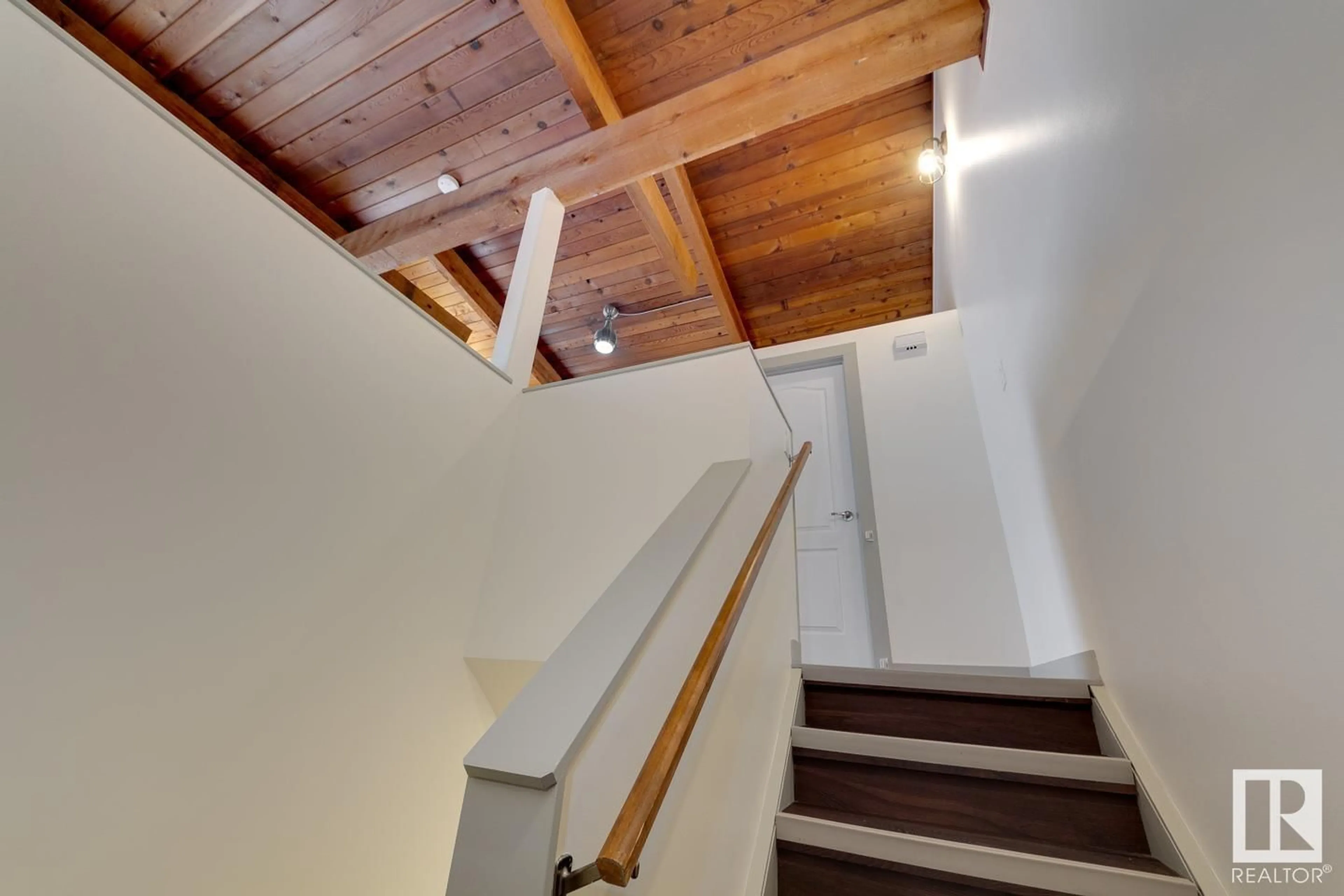 Stairs for 524 LEE RIDGE RD, Edmonton Alberta T6K2K3