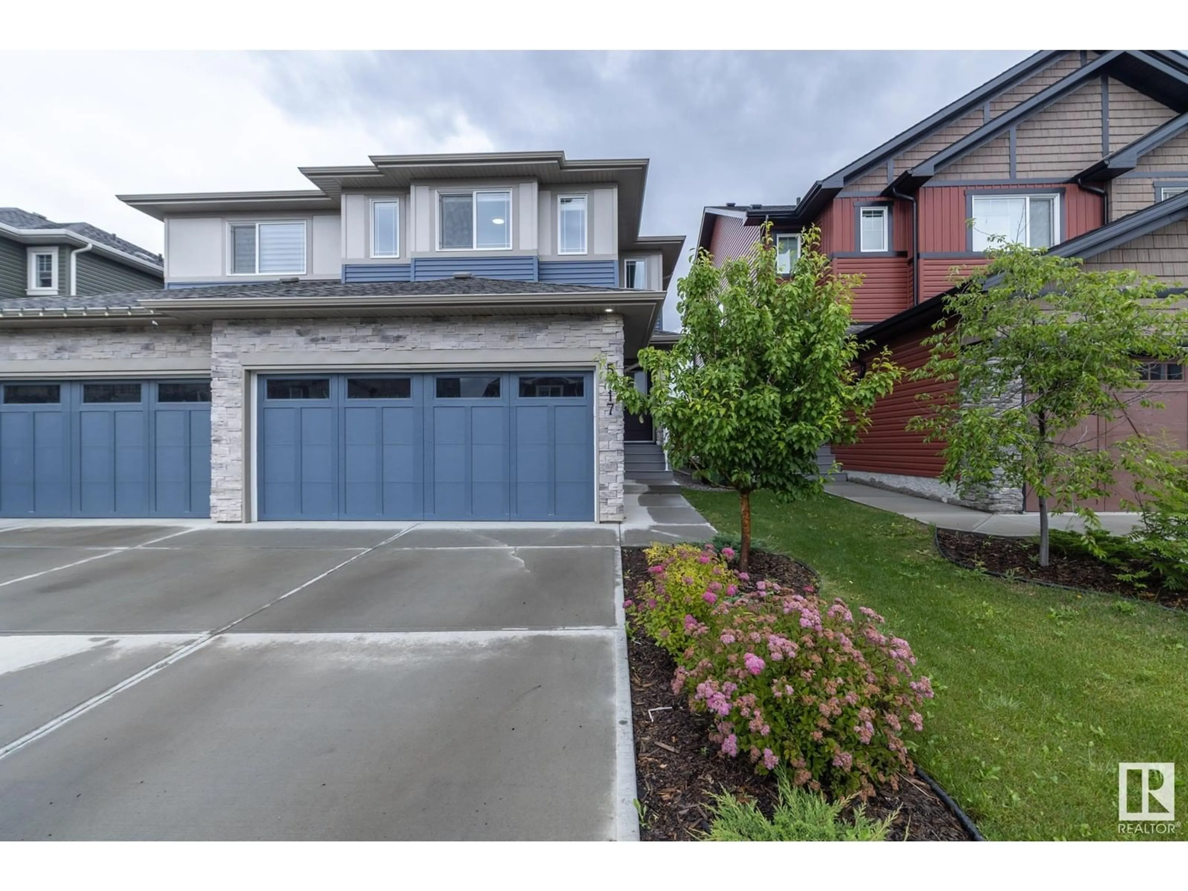 A pic from outside/outdoor area/front of a property/back of a property/a pic from drone, street for 5117 LARK CR, Edmonton Alberta T5S0N9