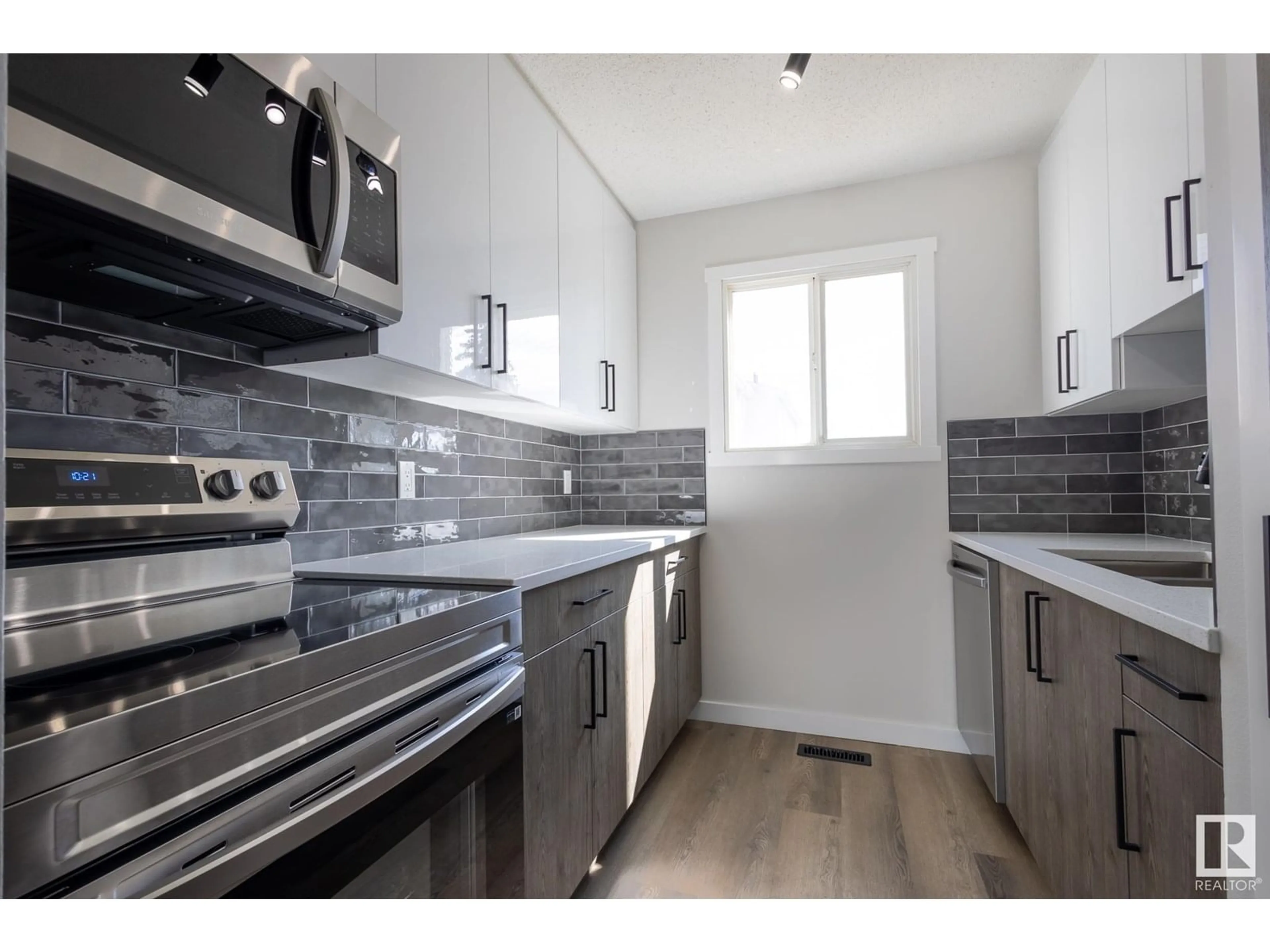 Standard kitchen, unknown for 11510 139 AV, Edmonton Alberta T5X3C4