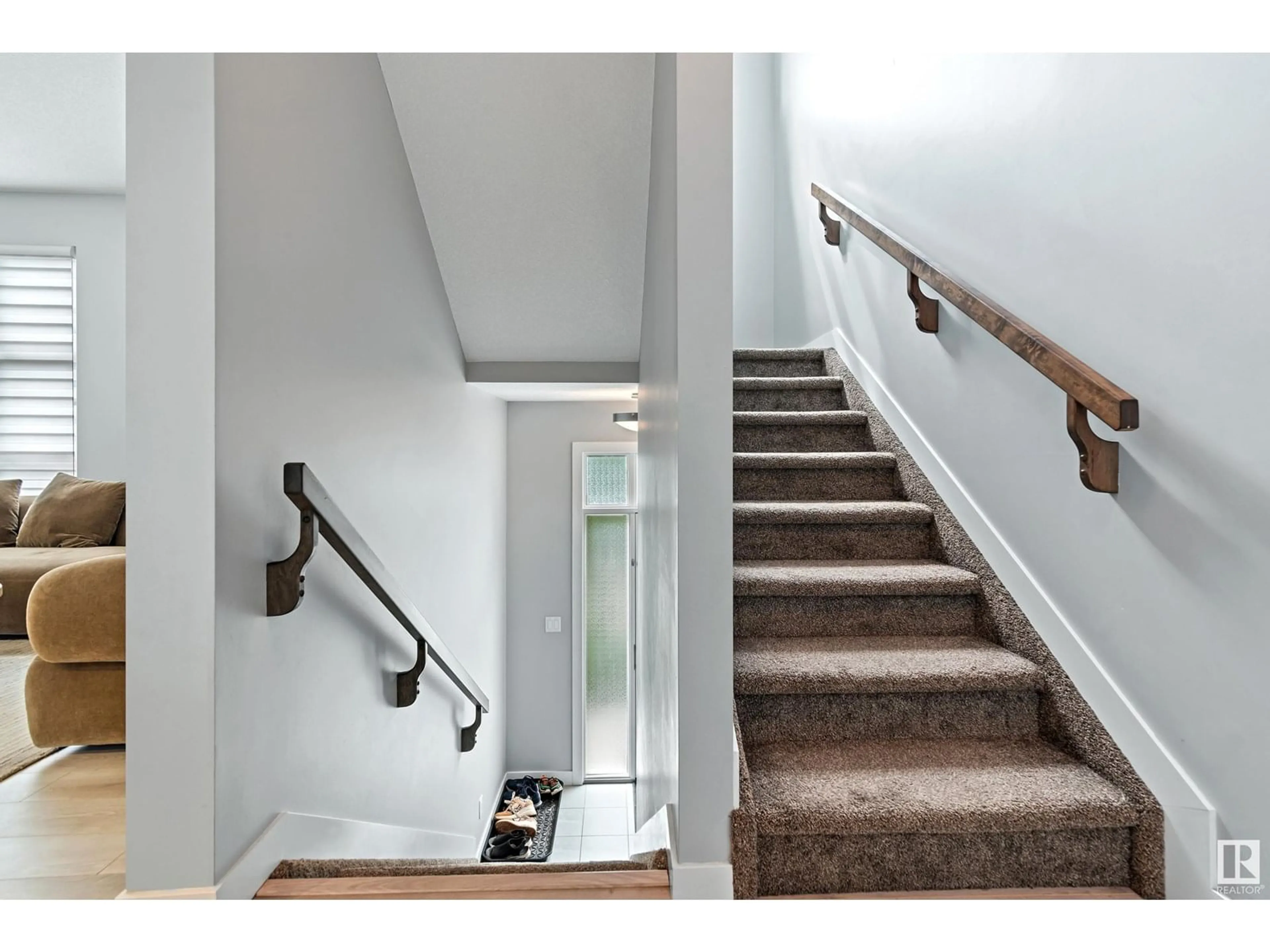Stairs for 24 - 14715 125 ST, Edmonton Alberta T5X0G8