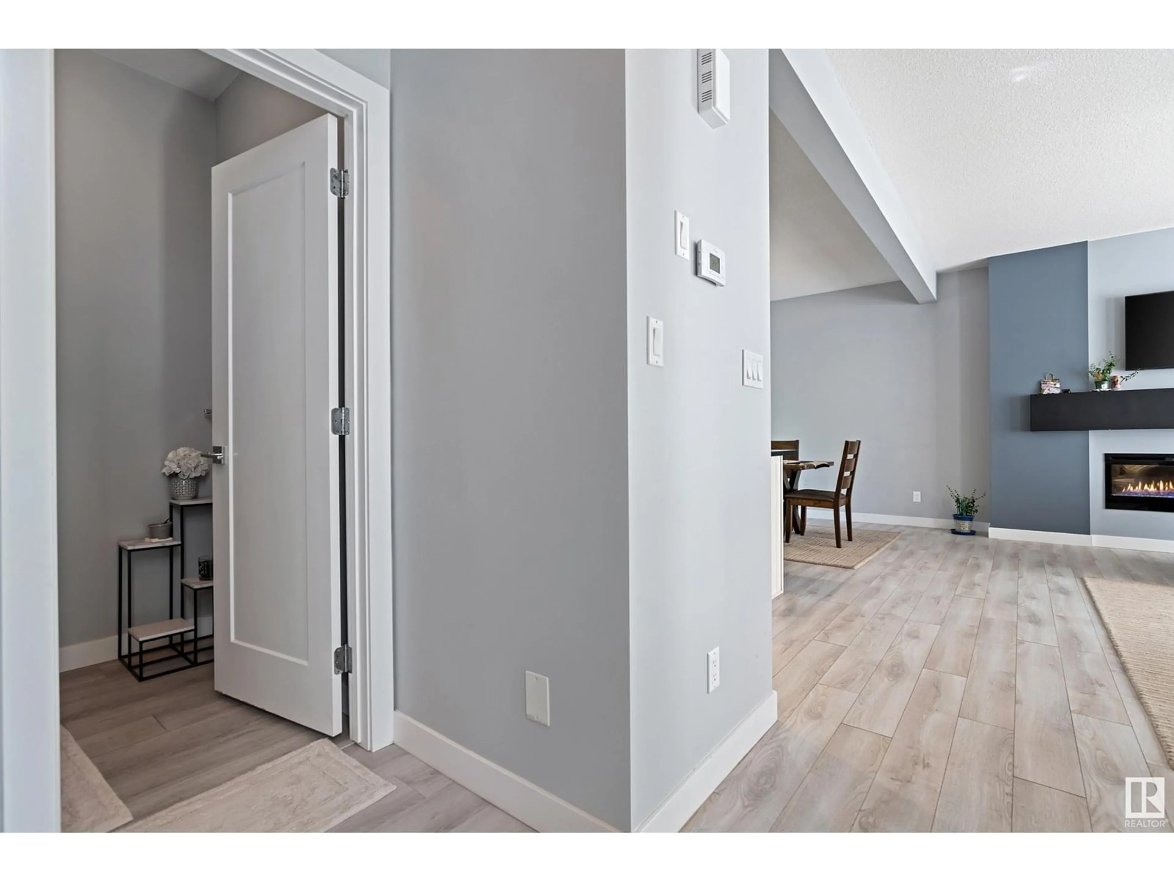 Indoor entryway for 24 - 14715 125 ST, Edmonton Alberta T5X0G8