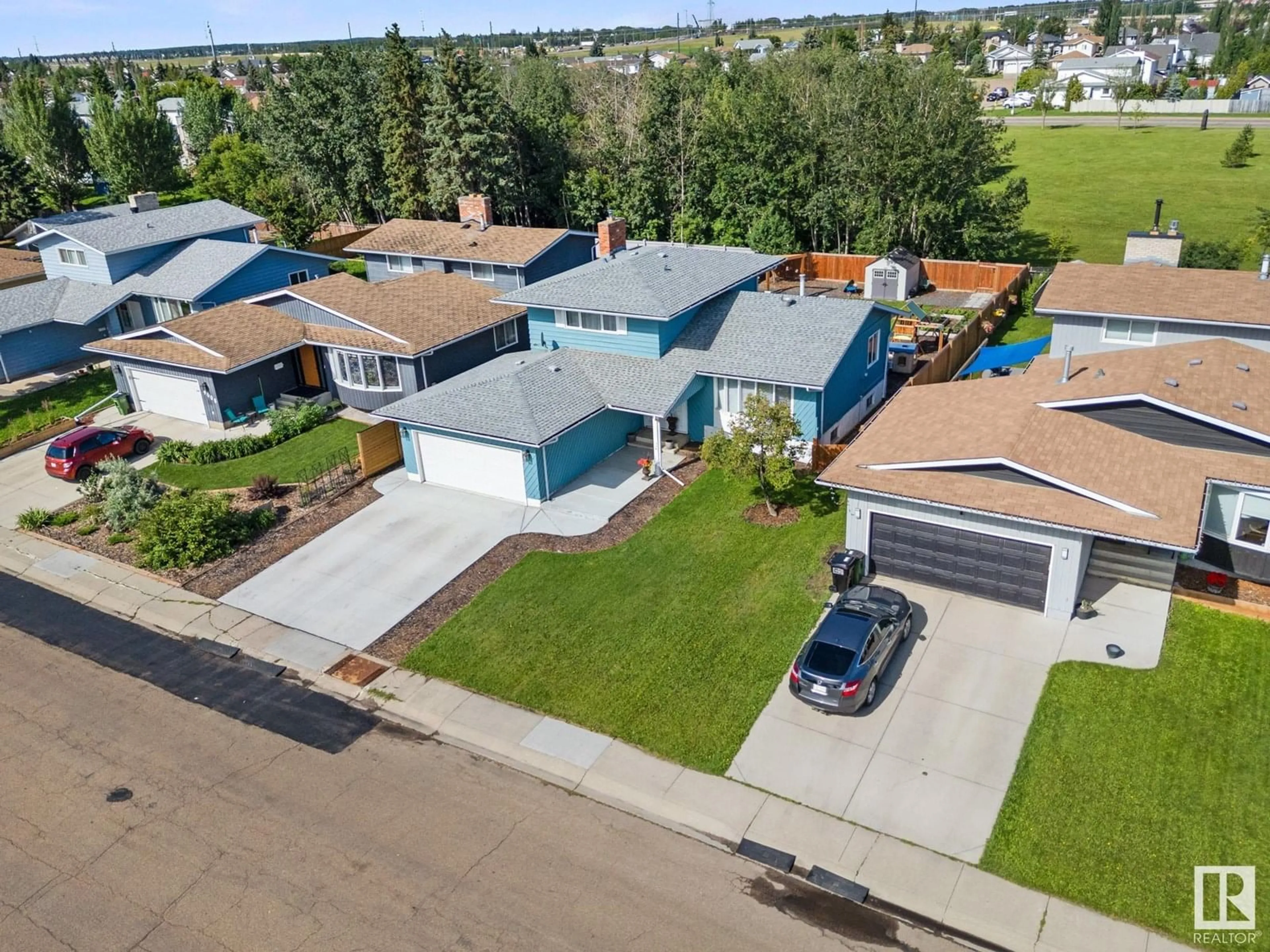 A pic from outside/outdoor area/front of a property/back of a property/a pic from drone, street for 9012 187 ST, Edmonton Alberta T5T1S2