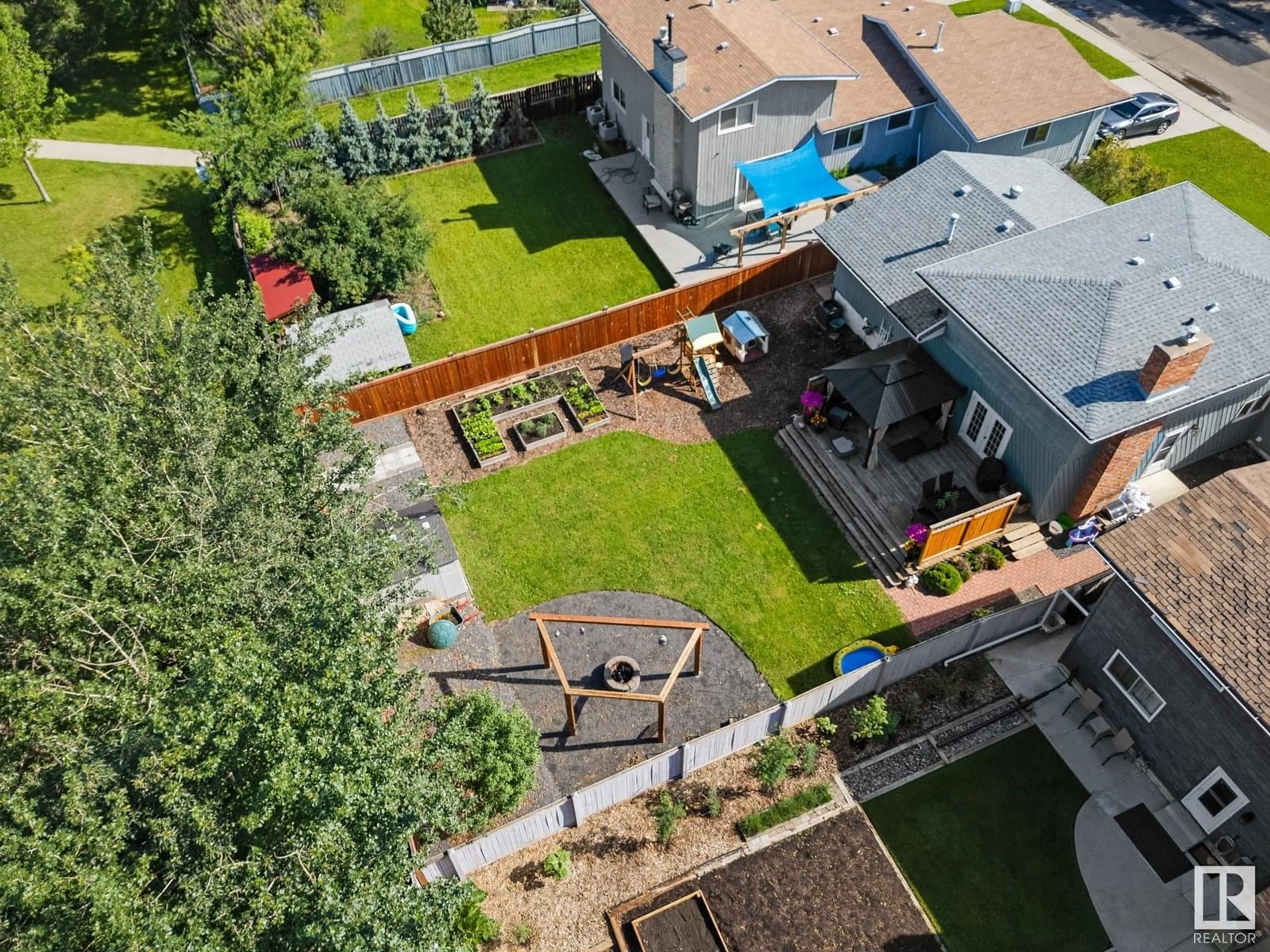 A pic from outside/outdoor area/front of a property/back of a property/a pic from drone, unknown for 9012 187 ST, Edmonton Alberta T5T1S2