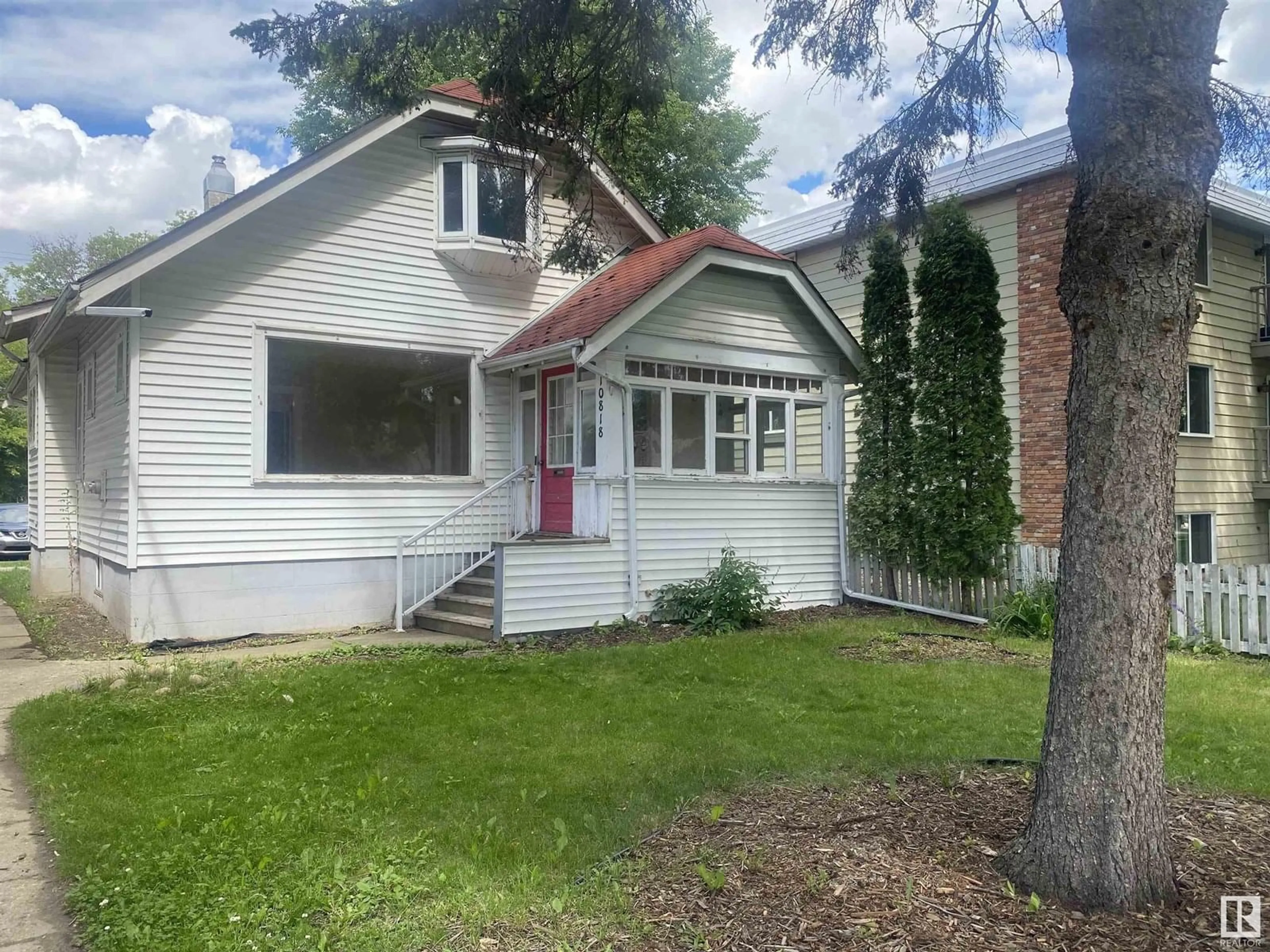 A pic from outside/outdoor area/front of a property/back of a property/a pic from drone, street for 10818 84 AV, Edmonton Alberta T6E2J2