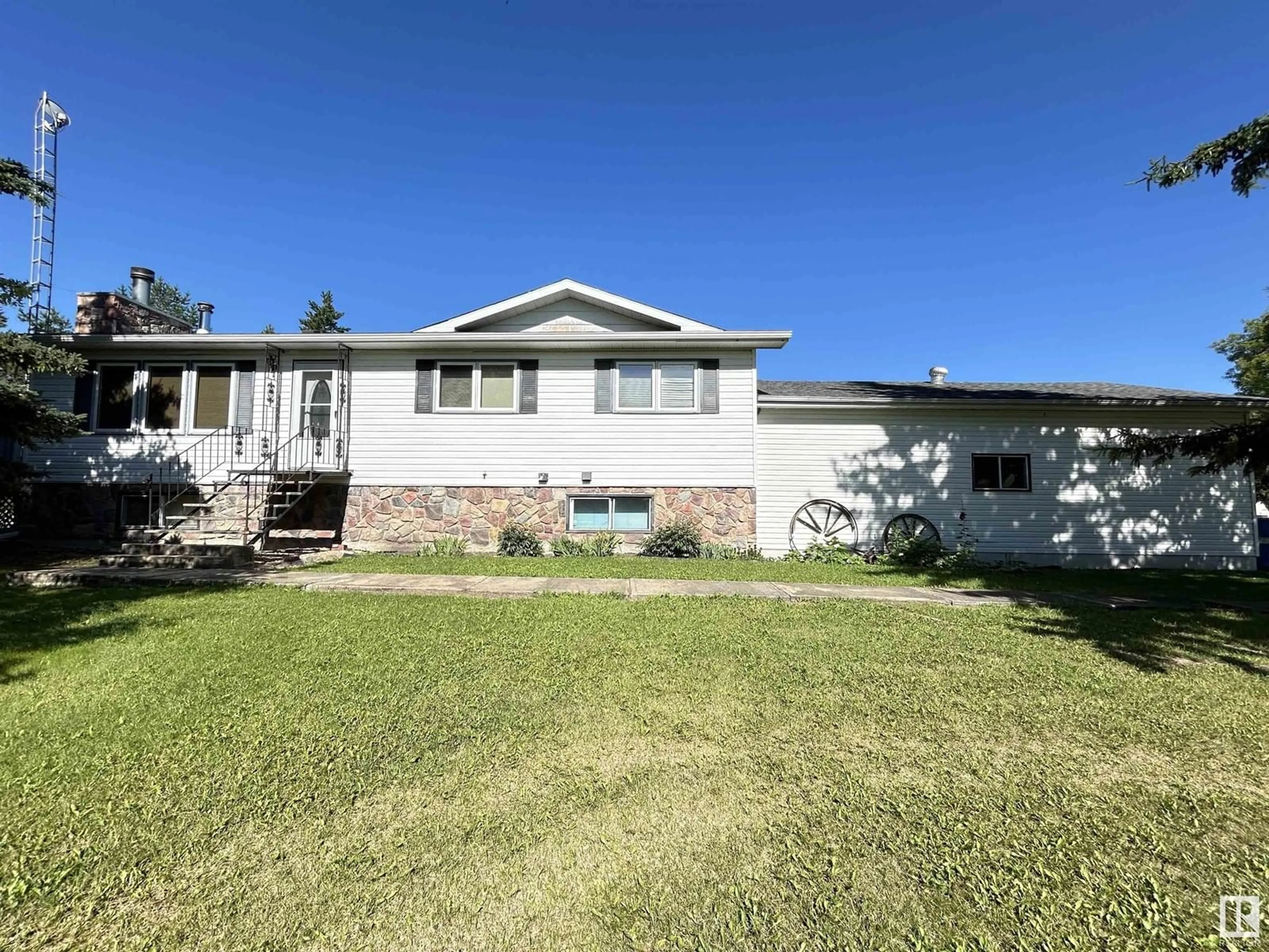 A pic from outside/outdoor area/front of a property/back of a property/a pic from drone, unknown for 5001 50 ST, Rural Westlock County Alberta T0G0S0
