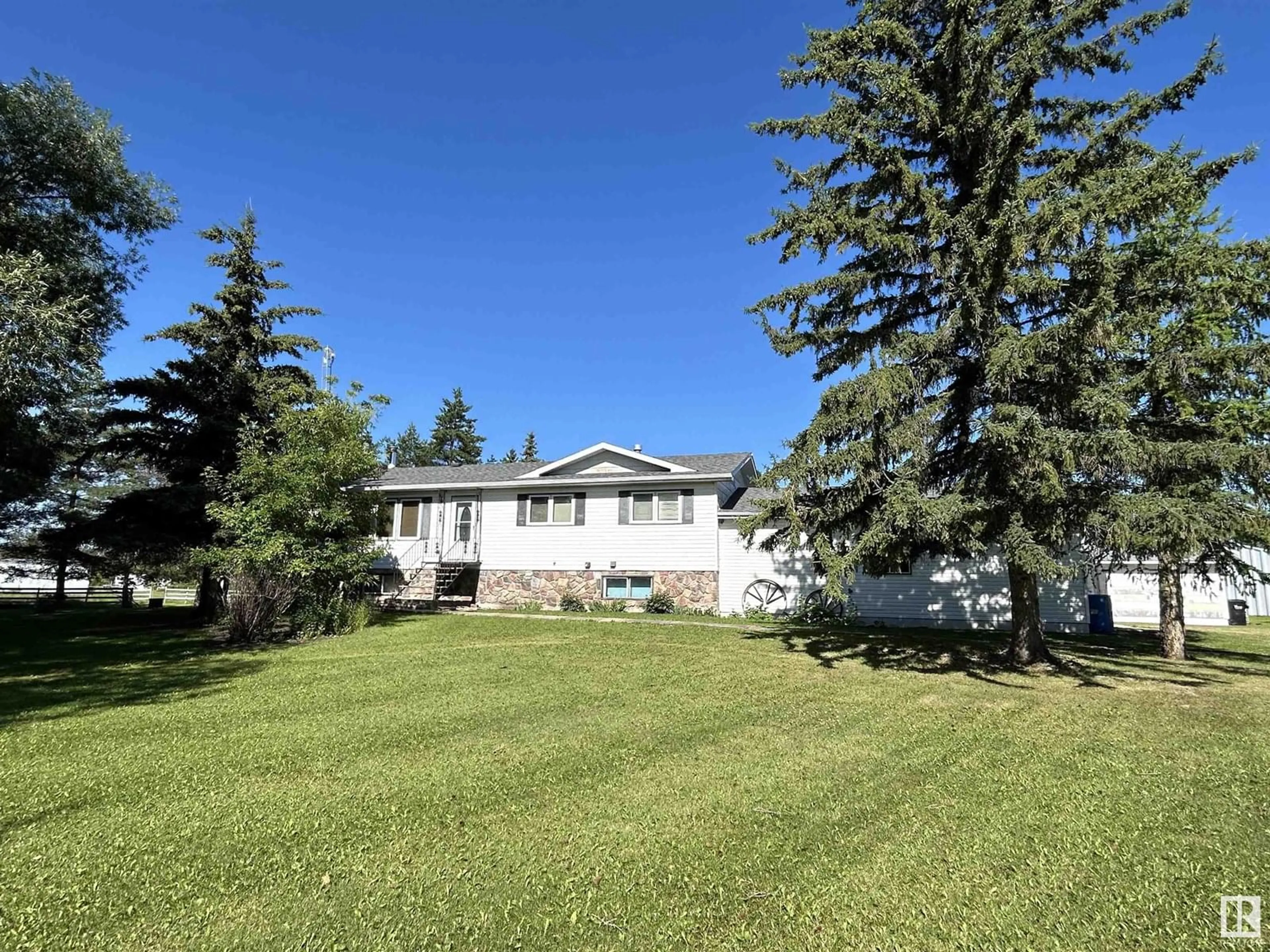 A pic from outside/outdoor area/front of a property/back of a property/a pic from drone, unknown for 5001 50 ST, Rural Westlock County Alberta T0G0S0