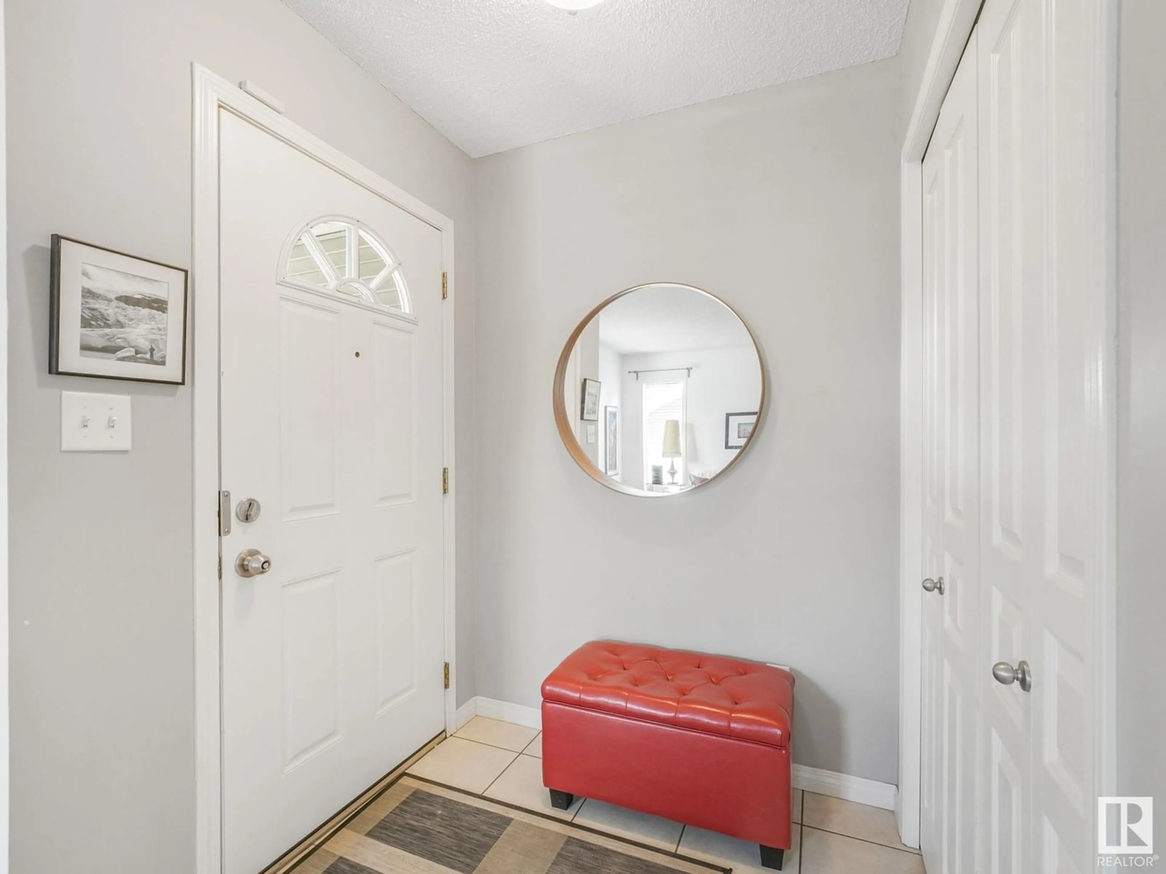 Indoor entryway for 14626 STONY PLAIN RD, Edmonton Alberta T5N3S2