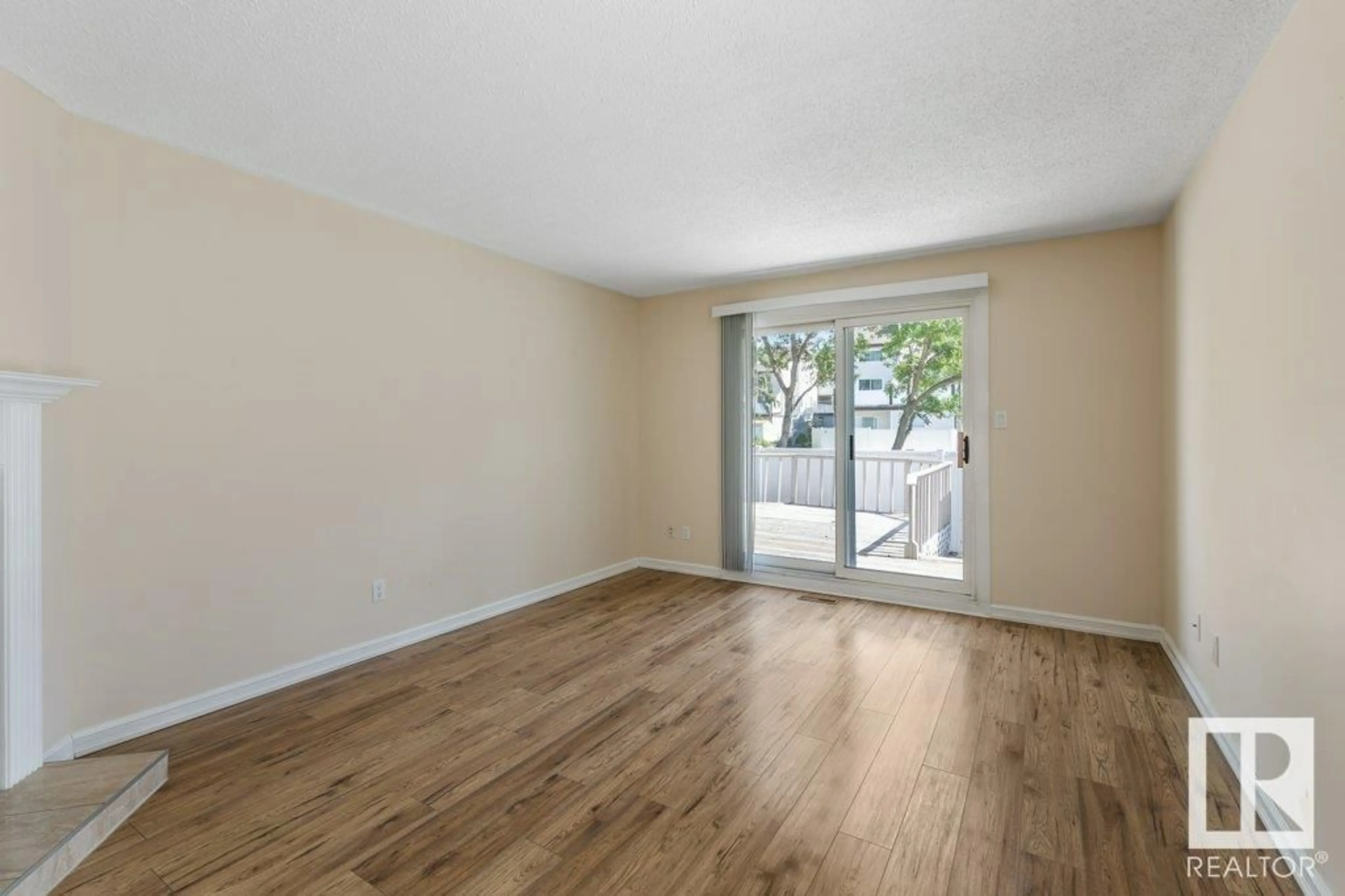 A pic of a room for 292 LANCASTER TC, Edmonton Alberta T5X5T7