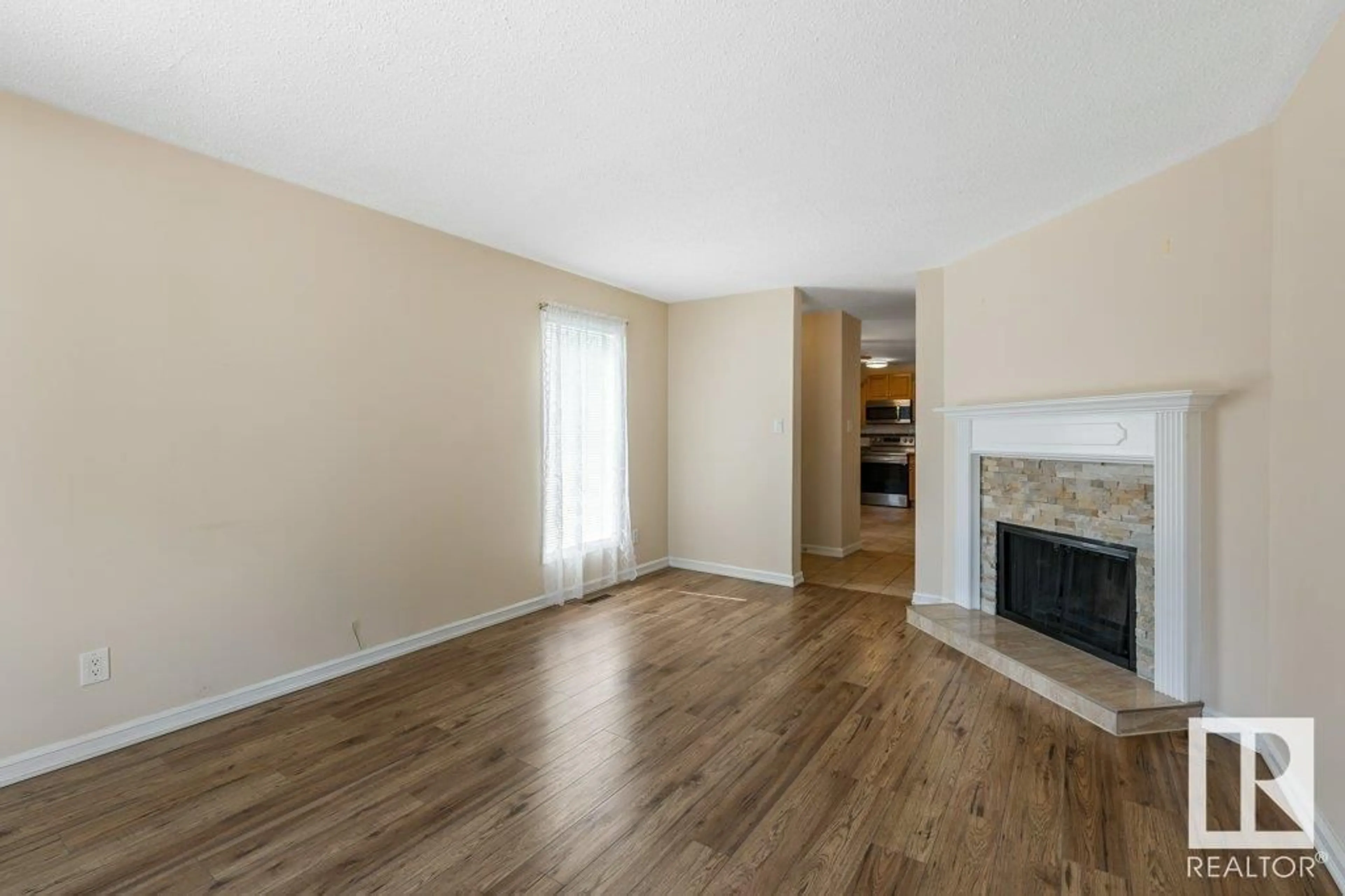 A pic of a room for 292 LANCASTER TC, Edmonton Alberta T5X5T7
