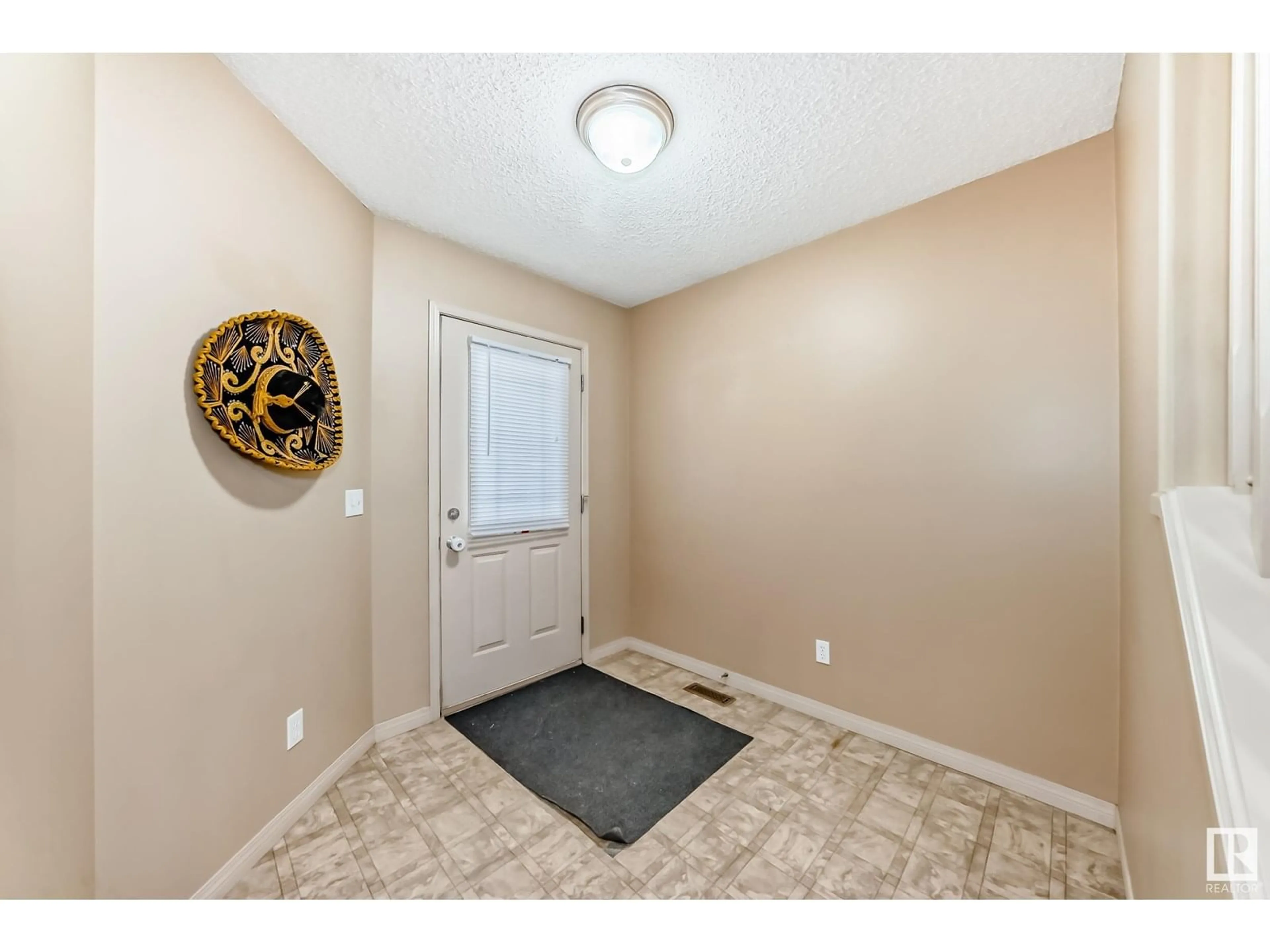 Indoor entryway for 155 - 52 CROCUS CR, Sherwood Park Alberta T8H2M4