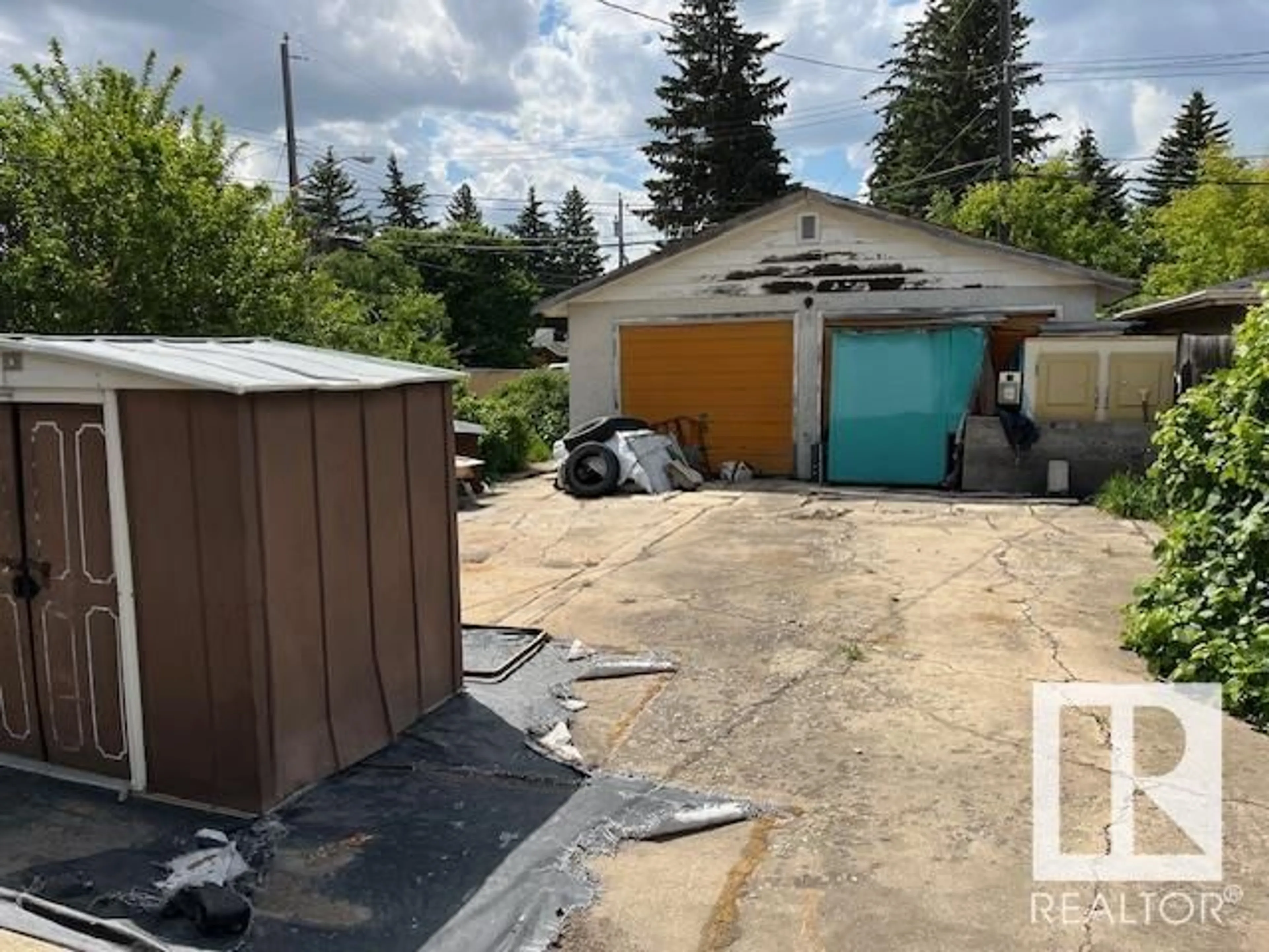 Shed for 13308 137 ST, Edmonton Alberta T5L2A9
