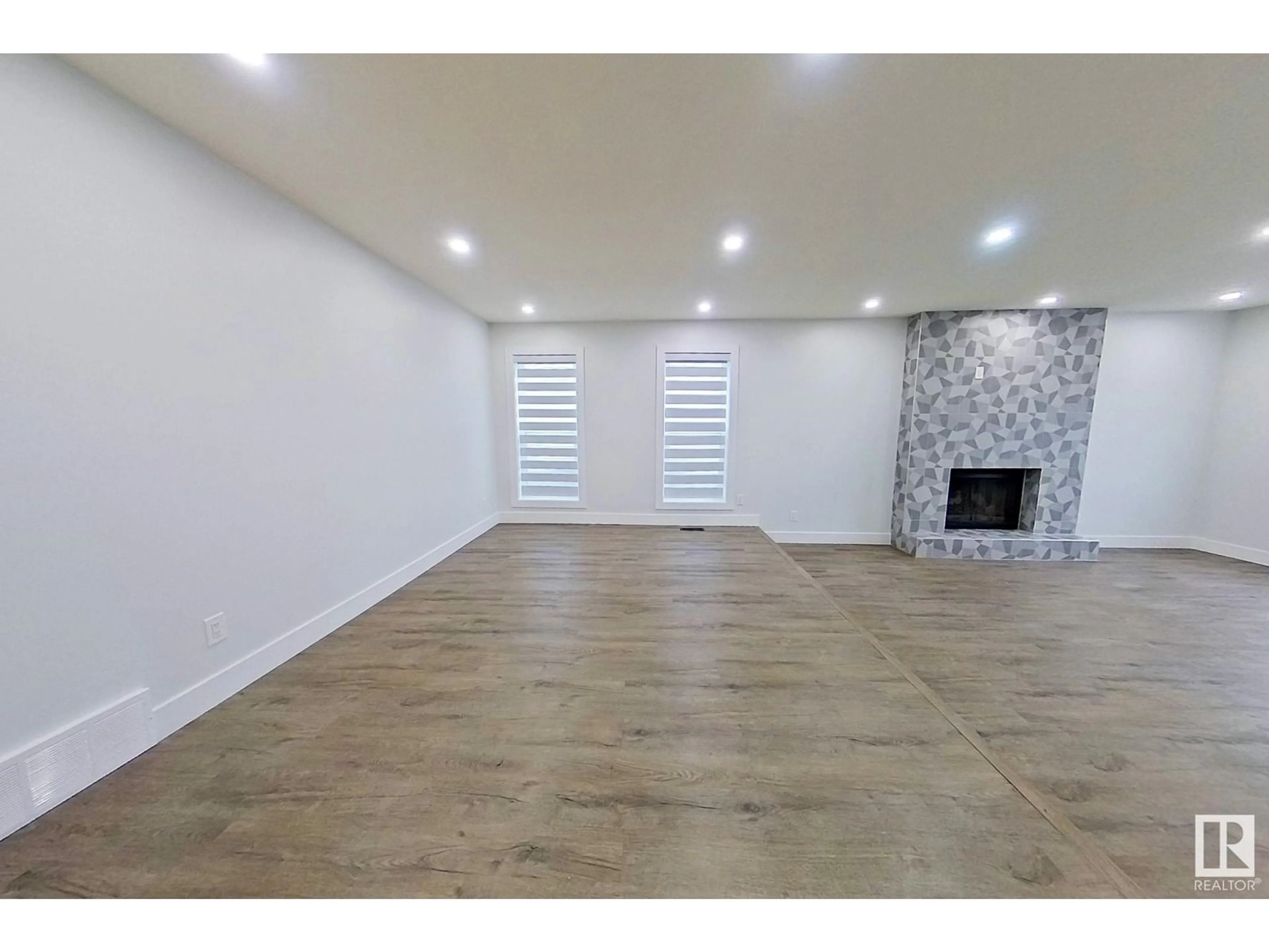 A pic of a room for 18927 95A AV, Edmonton Alberta T5T5K9