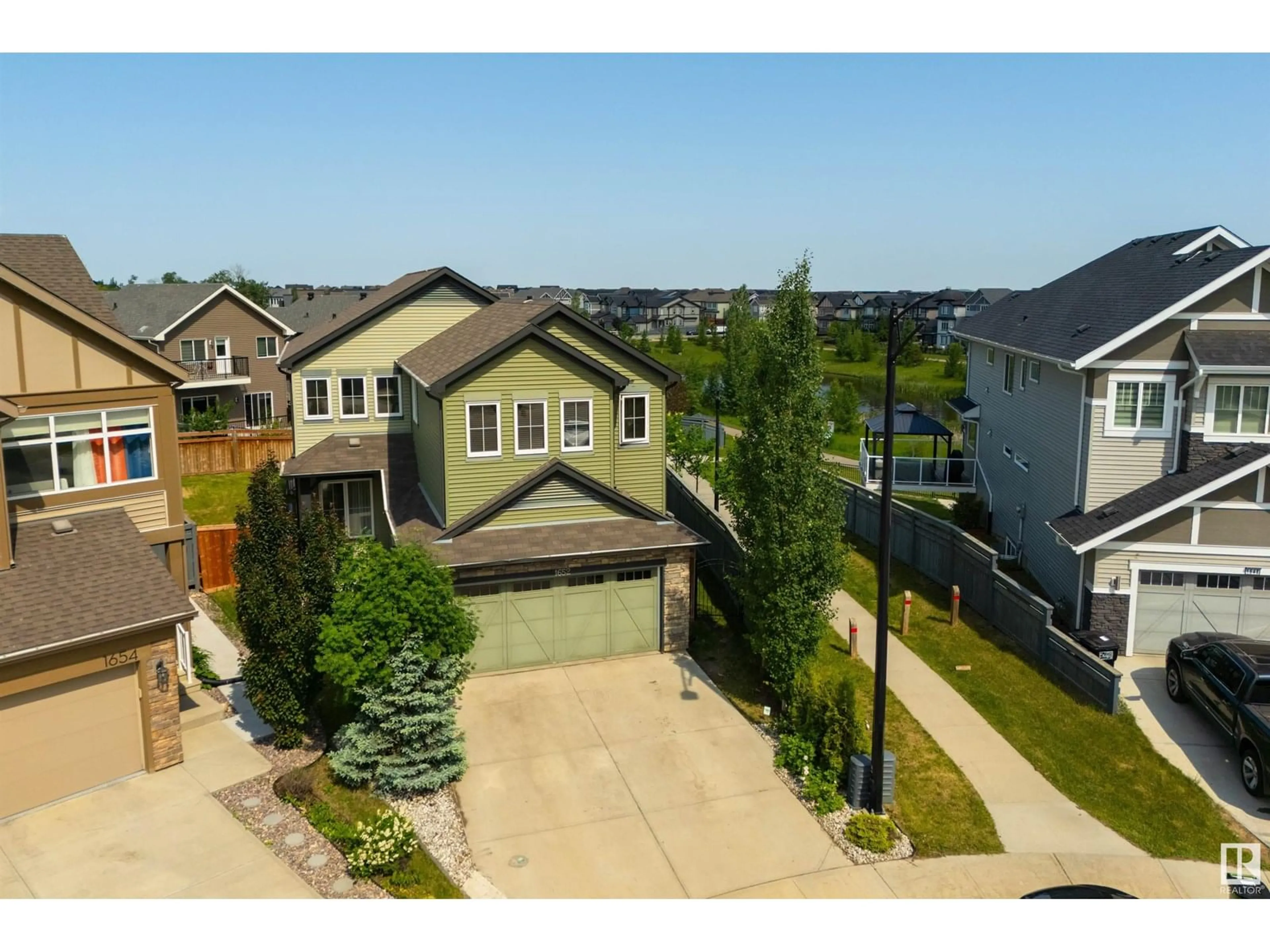 A pic from outside/outdoor area/front of a property/back of a property/a pic from drone, street for 1652 DAVIDSON GREEN SW, Edmonton Alberta T6W3J3