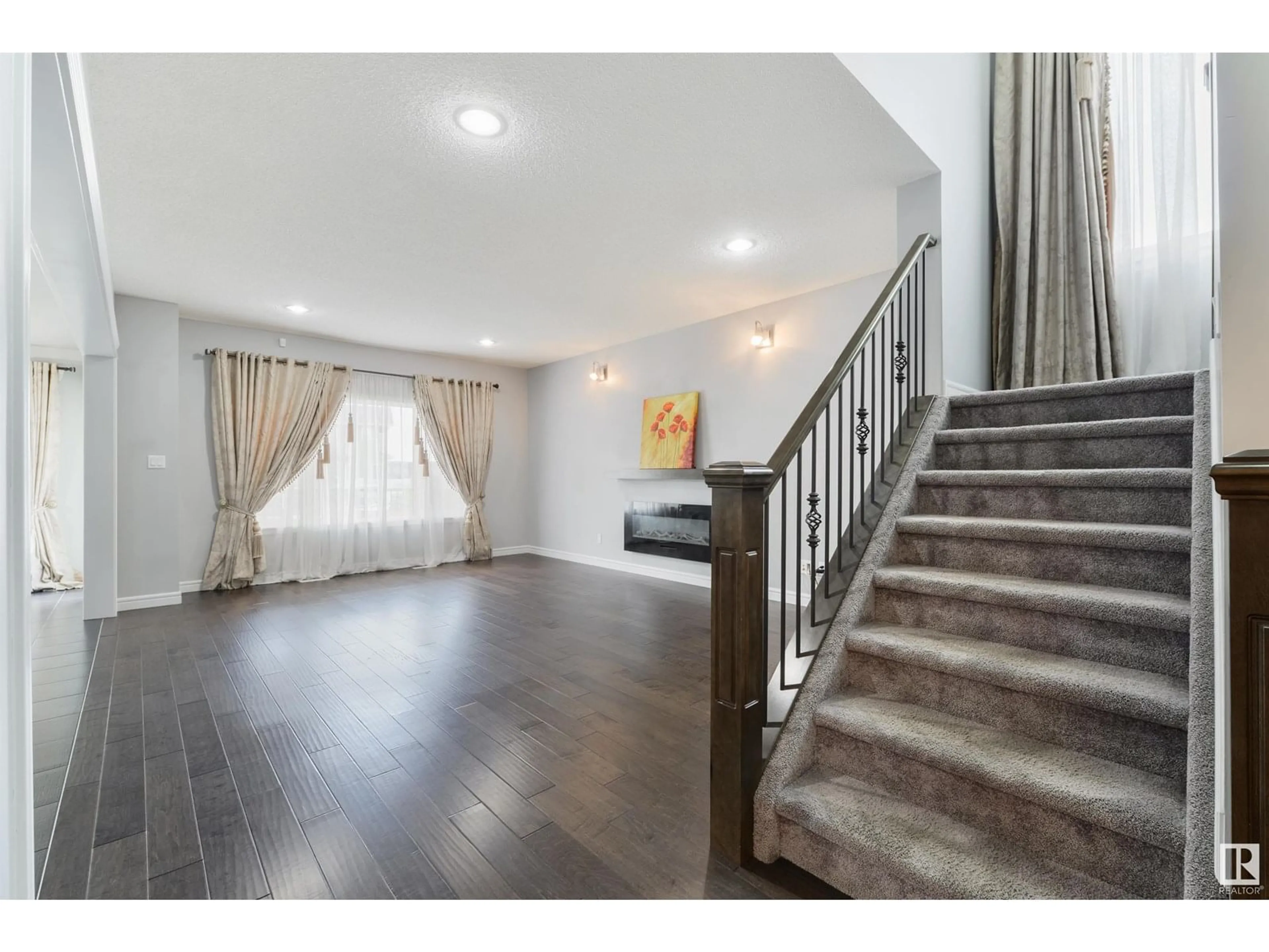 Indoor foyer for 1652 DAVIDSON GREEN SW, Edmonton Alberta T6W3J3