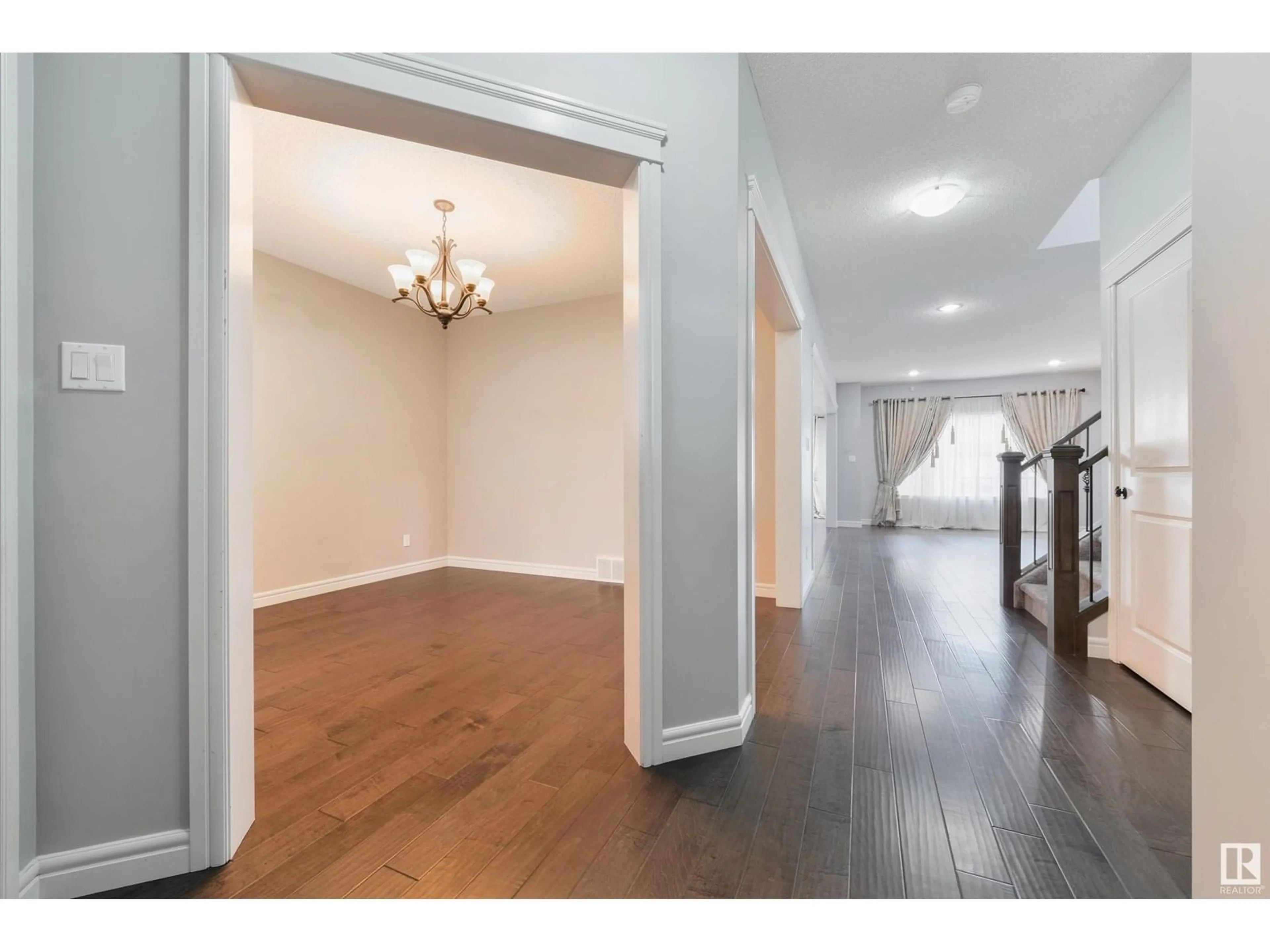 Indoor foyer for 1652 DAVIDSON GREEN SW, Edmonton Alberta T6W3J3