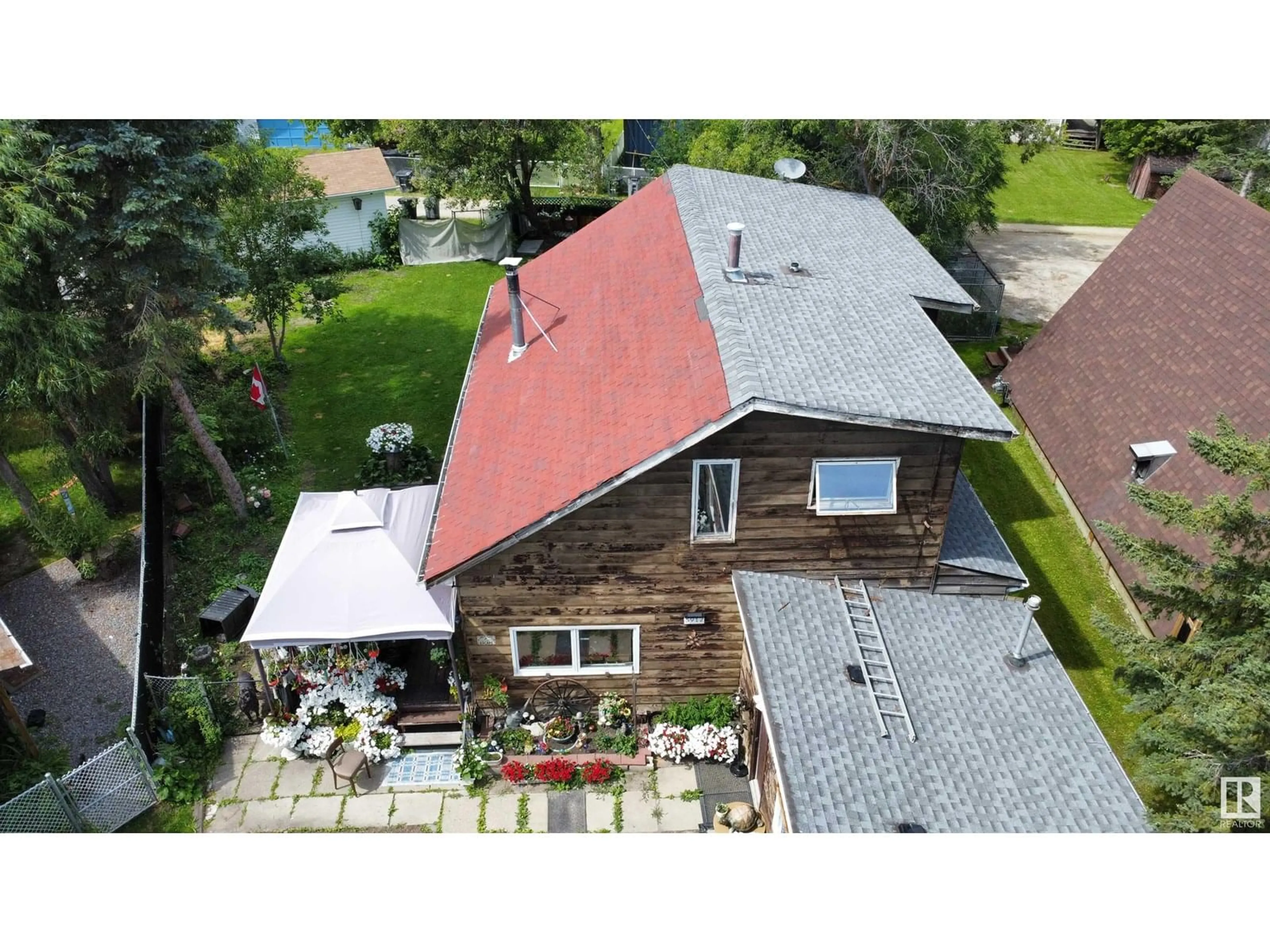 A pic from outside/outdoor area/front of a property/back of a property/a pic from drone, unknown for 5912 49 AV, Rural Lac Ste. Anne County Alberta T0E0A0