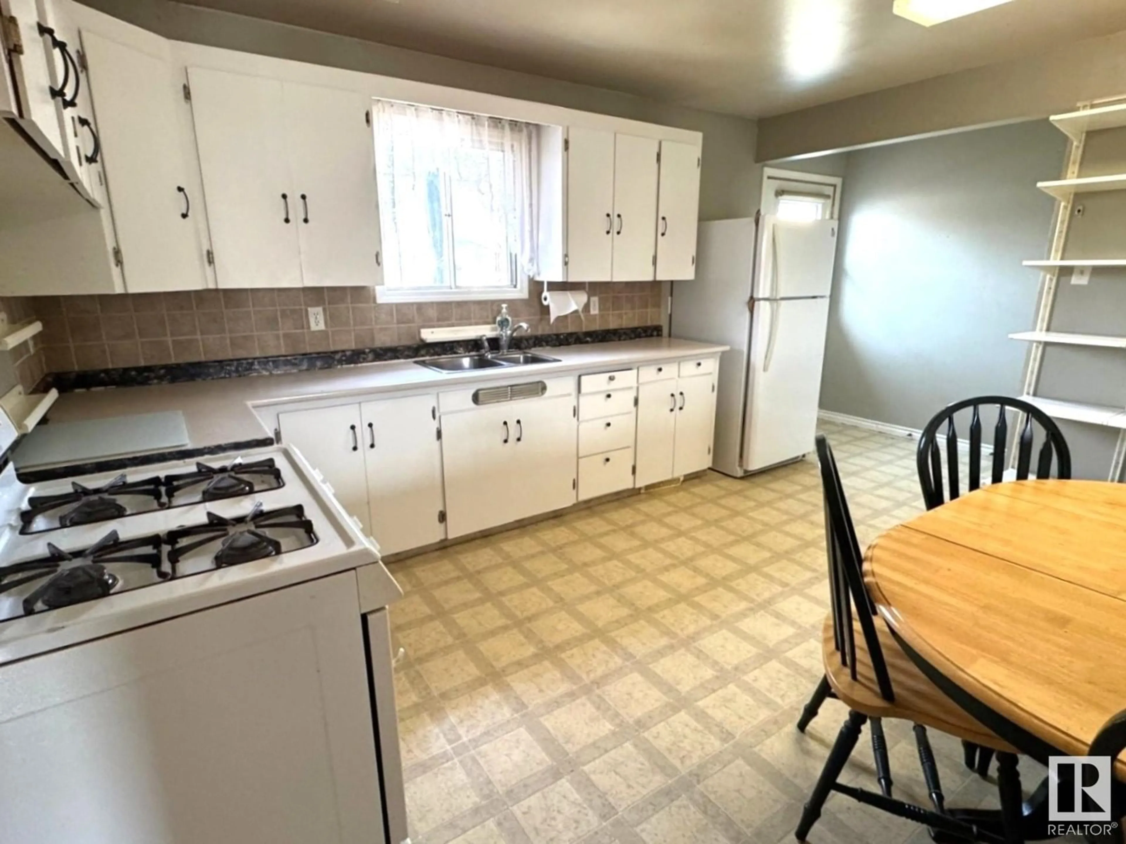 Standard kitchen, ceramic/tile floor for 4724 52 AV, Evansburg Alberta T0E0T0