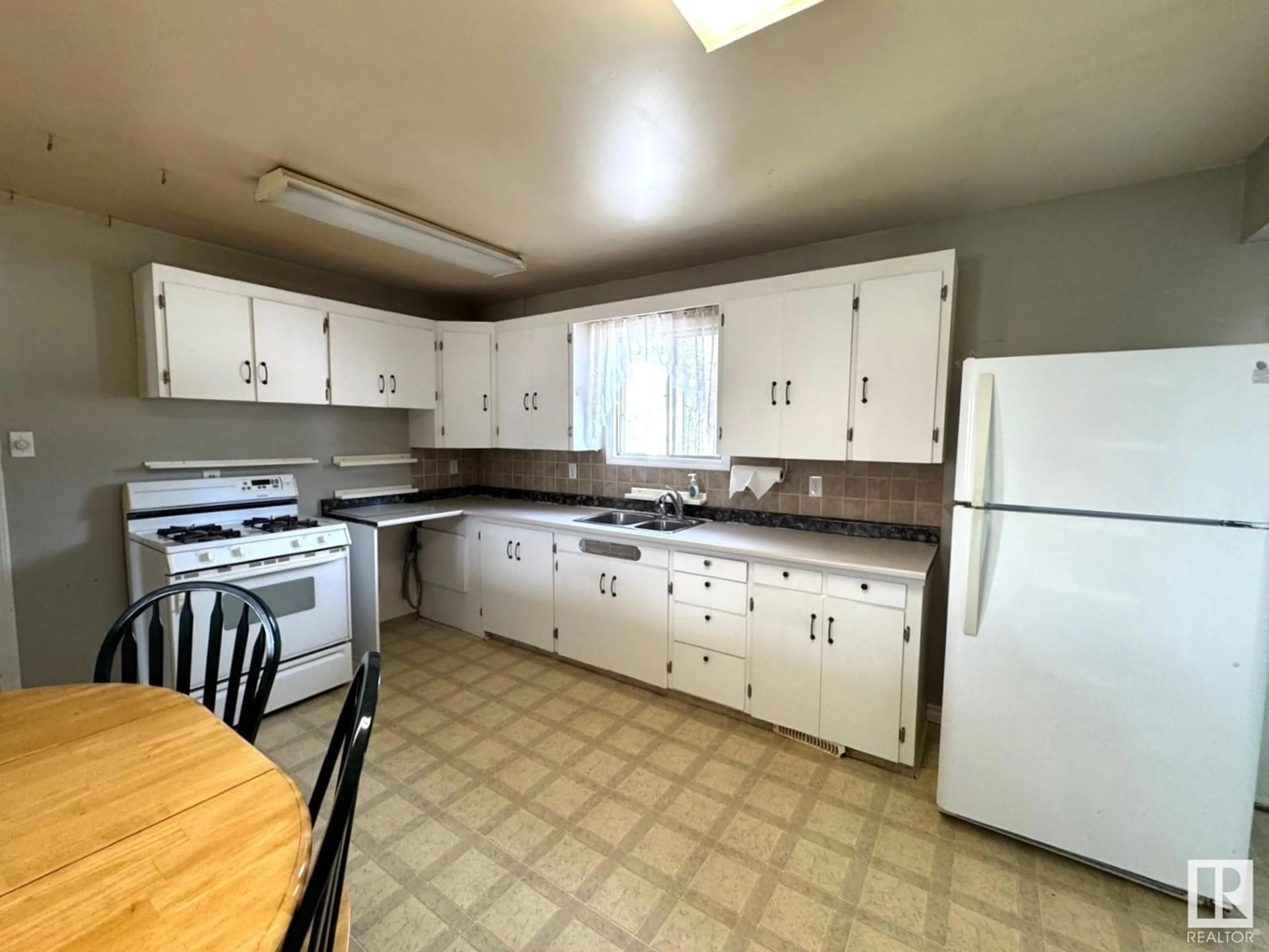 Standard kitchen, unknown for 4724 52 AV, Evansburg Alberta T0E0T0