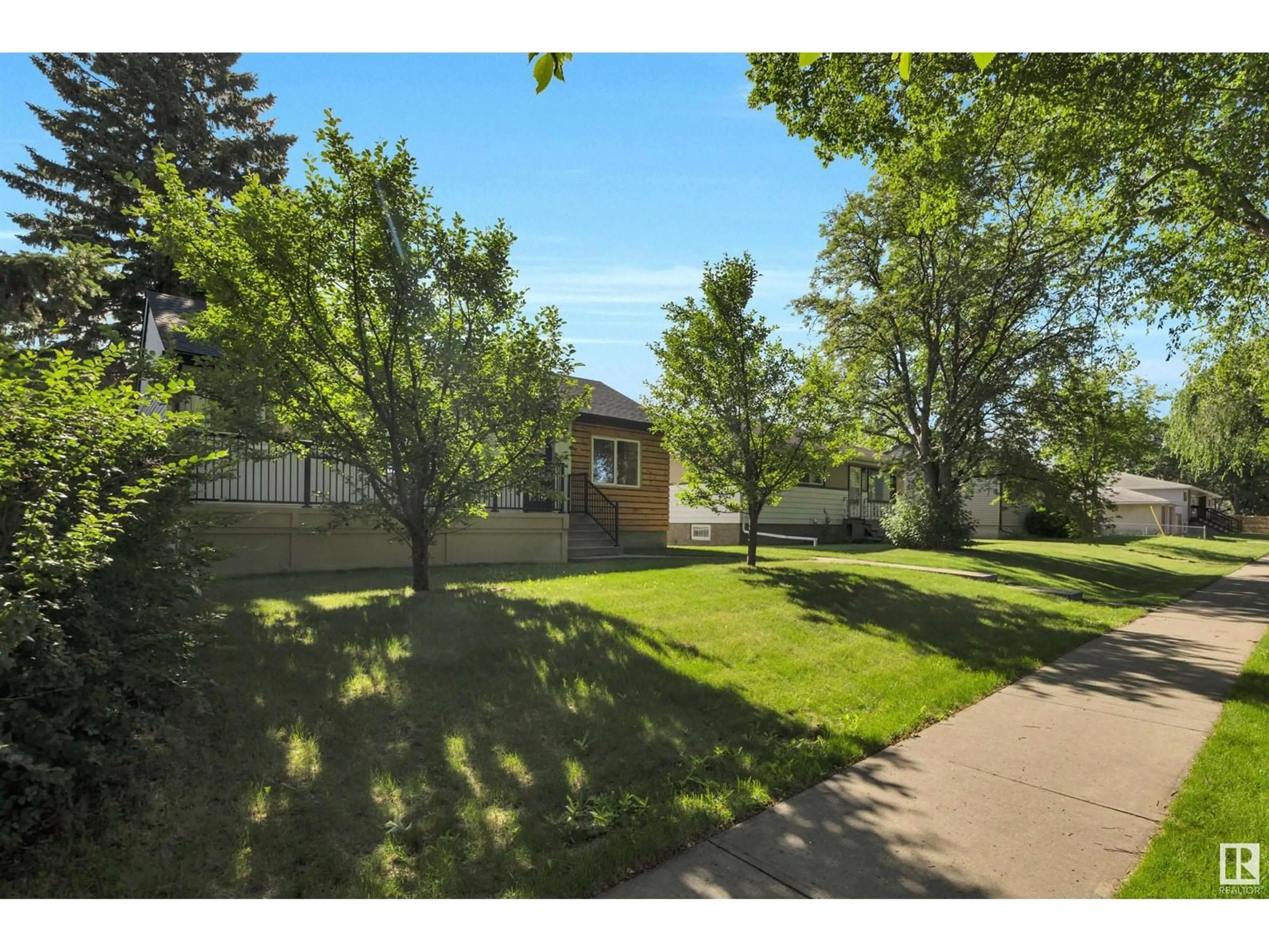 A pic from outside/outdoor area/front of a property/back of a property/a pic from drone, street for 8619 80 ST, Edmonton Alberta T6C2S8