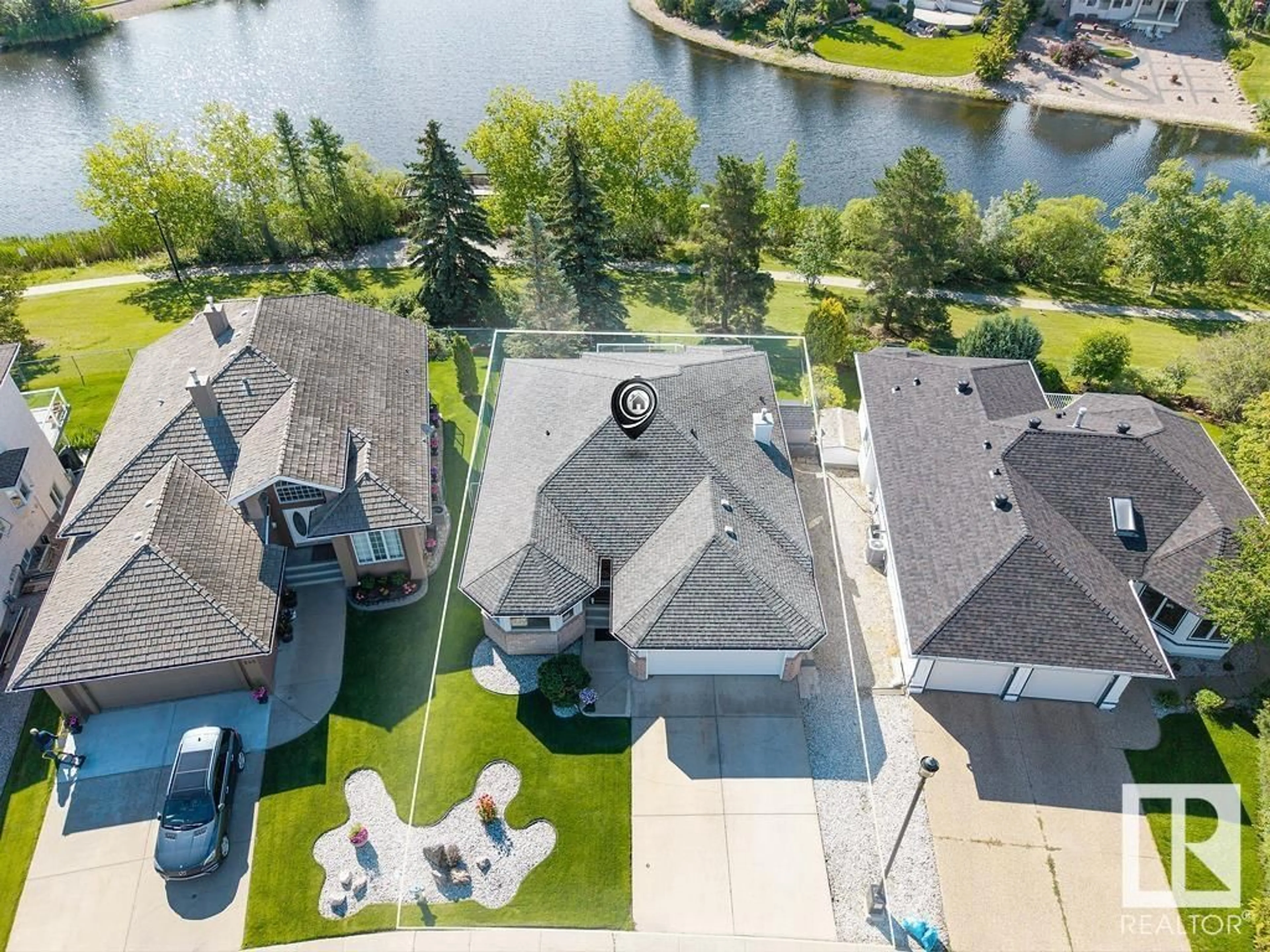 A pic from outside/outdoor area/front of a property/back of a property/a pic from drone, water/lake/river/ocean view for 547 TWIN BROOKS BA, Edmonton Alberta T6J6X3