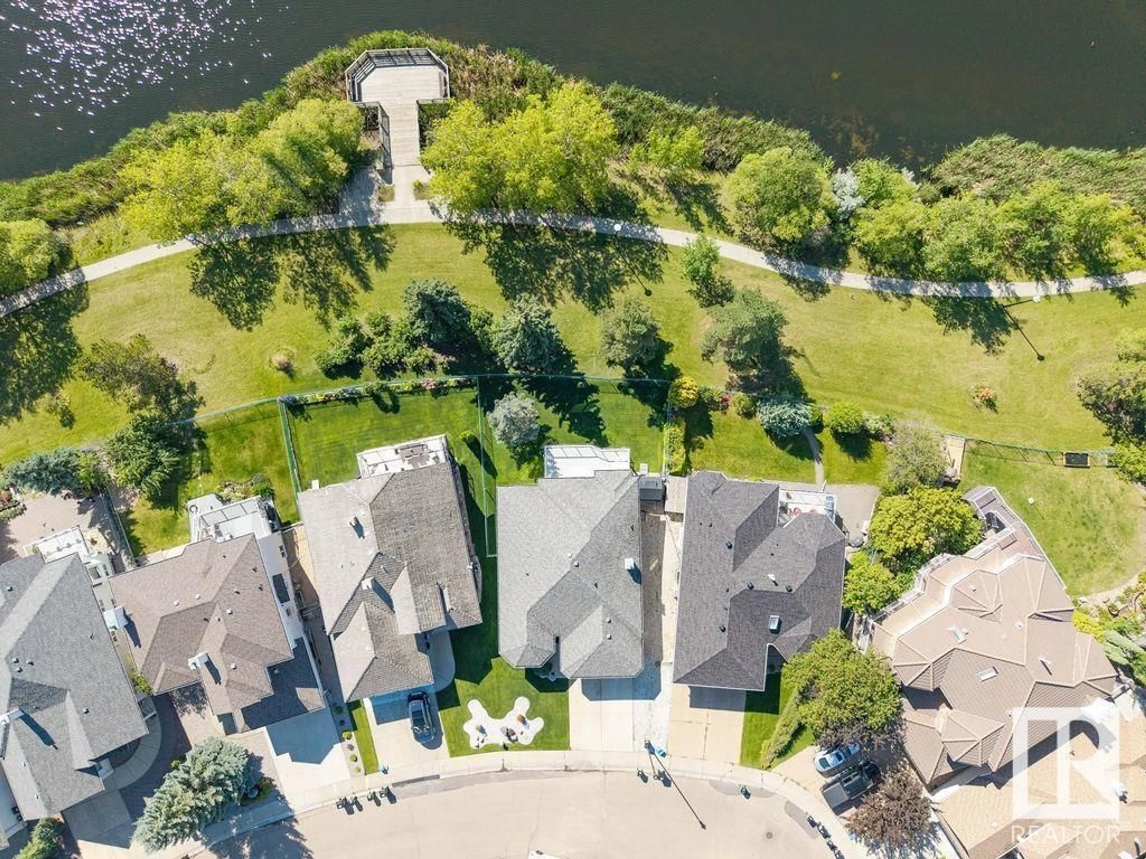 A pic from outside/outdoor area/front of a property/back of a property/a pic from drone, water/lake/river/ocean view for 547 TWIN BROOKS BA, Edmonton Alberta T6J6X3