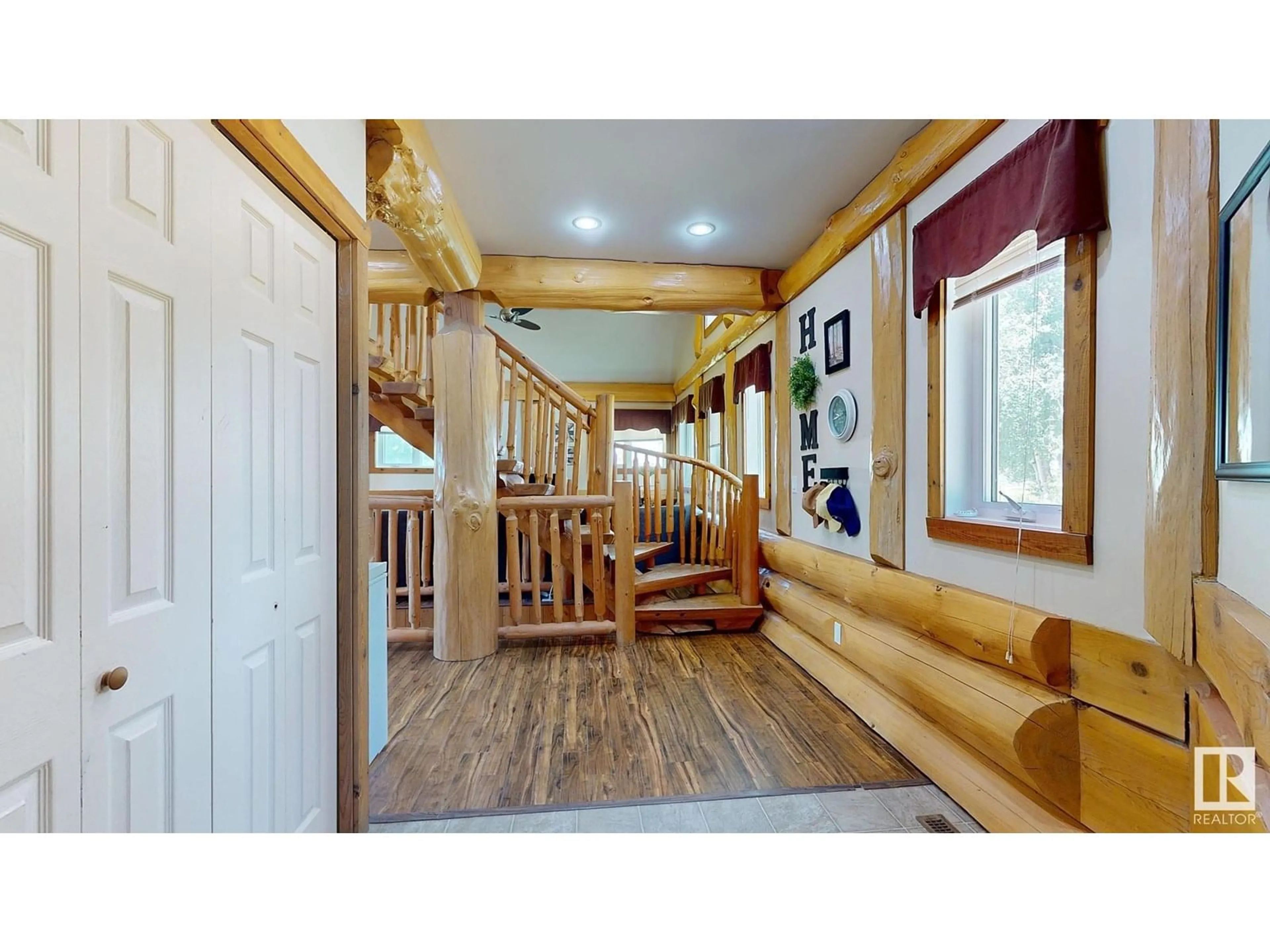 Indoor entryway for #5 - 54013 RGE ROAD 30, Rural Lac Ste. Anne County Alberta T0E1V3