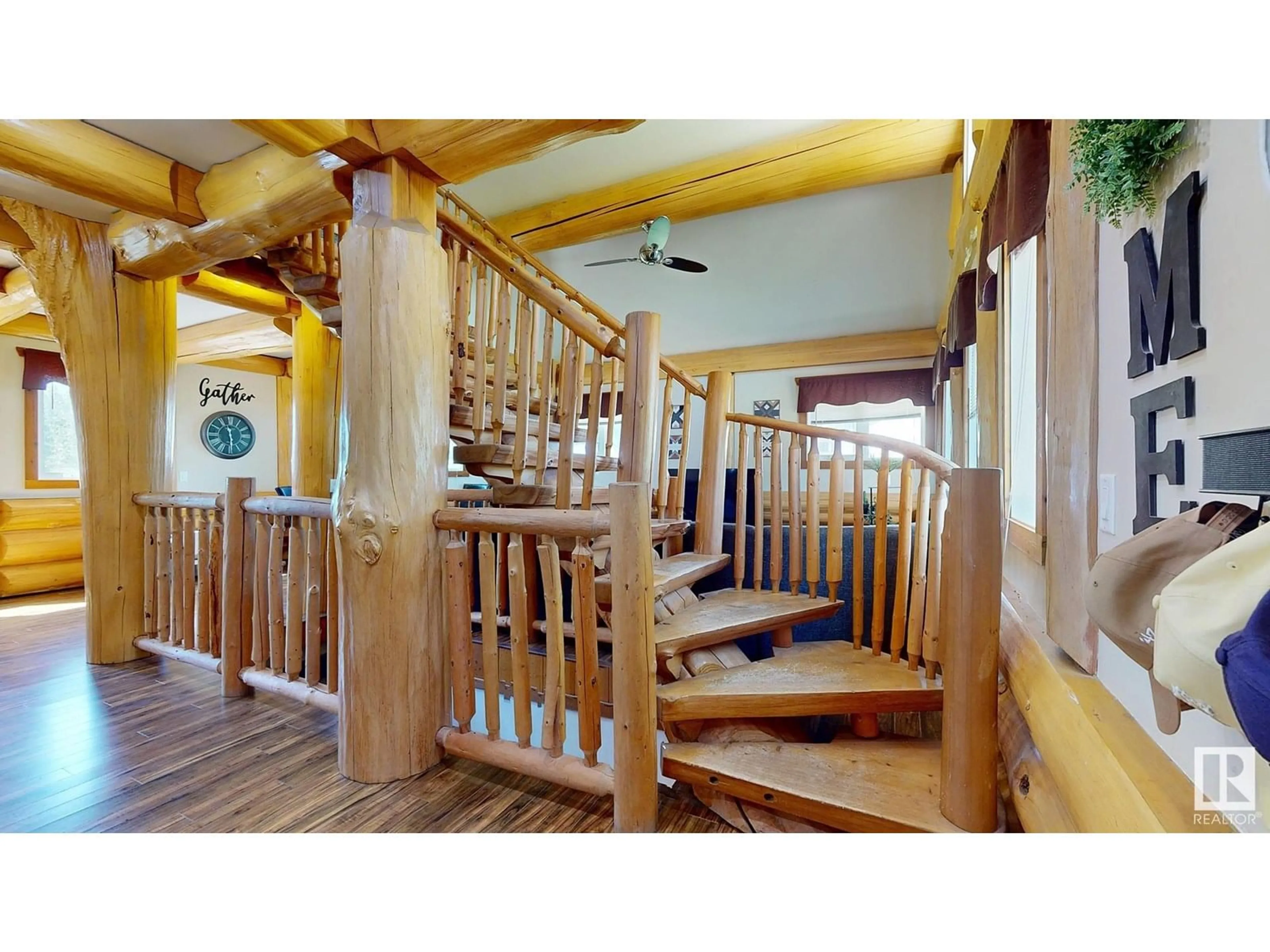 Indoor foyer for #5 - 54013 RGE ROAD 30, Rural Lac Ste. Anne County Alberta T0E1V3