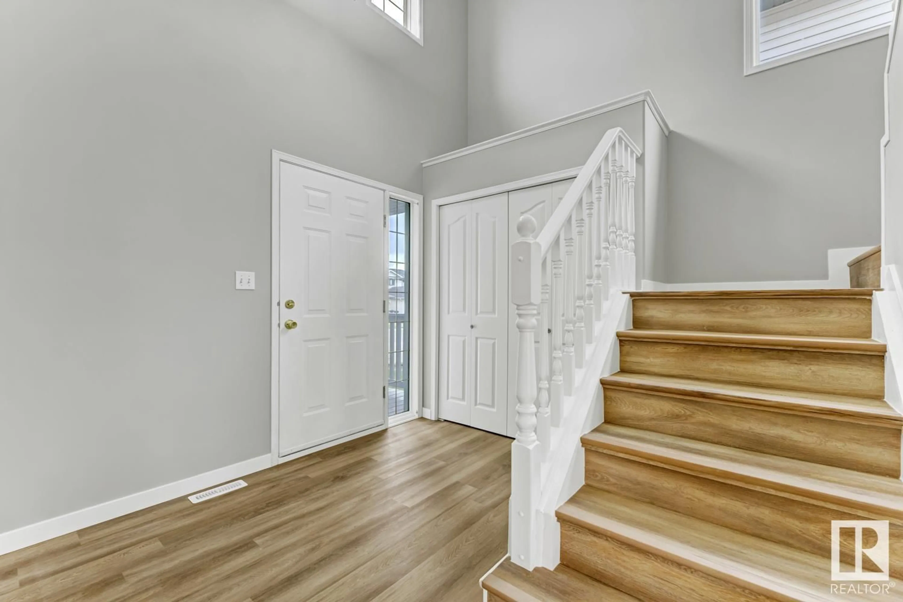 Indoor entryway for 132 FOXBORO TERRACE, Sherwood Park Alberta T8A6C8