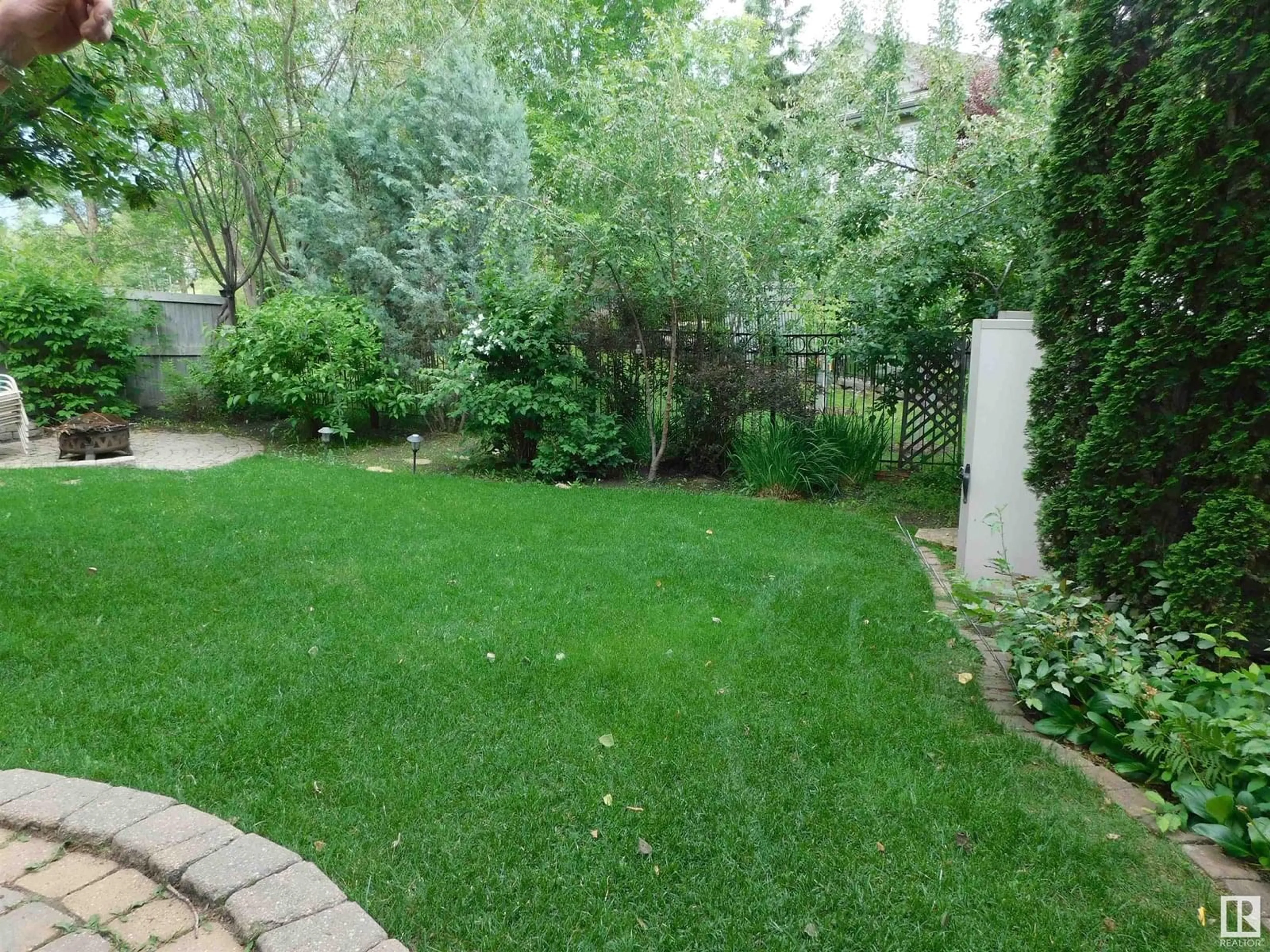 Patio, street for 617 DALHOUSIE CR, Edmonton Alberta T6M2T4