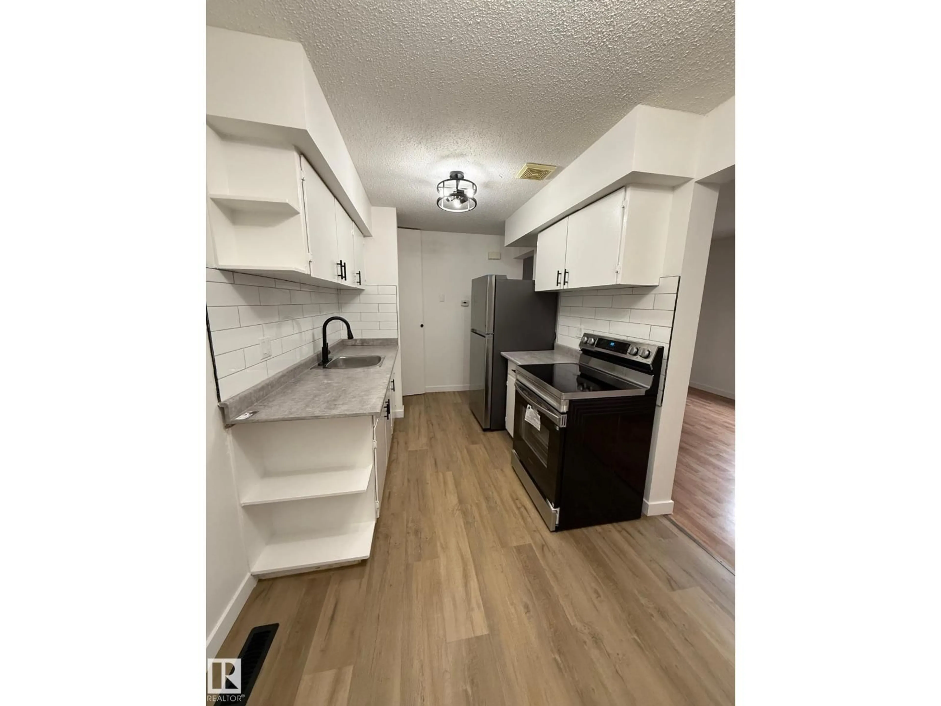 Standard kitchen, unknown for 16 14225 82 ST NW, Edmonton Alberta T5E2V7