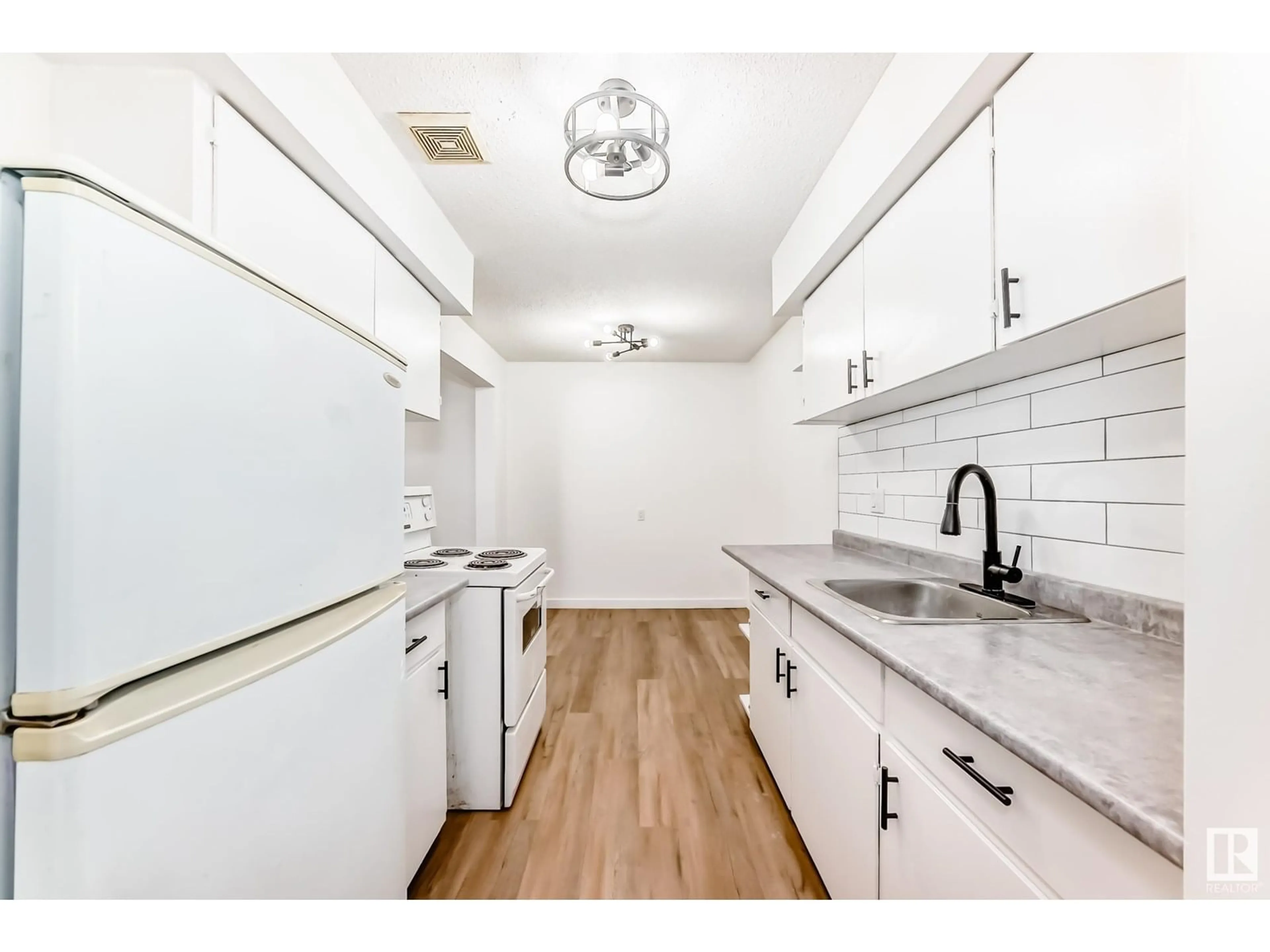 Standard kitchen, unknown for 16 14225 82 ST NW, Edmonton Alberta T5E2V7