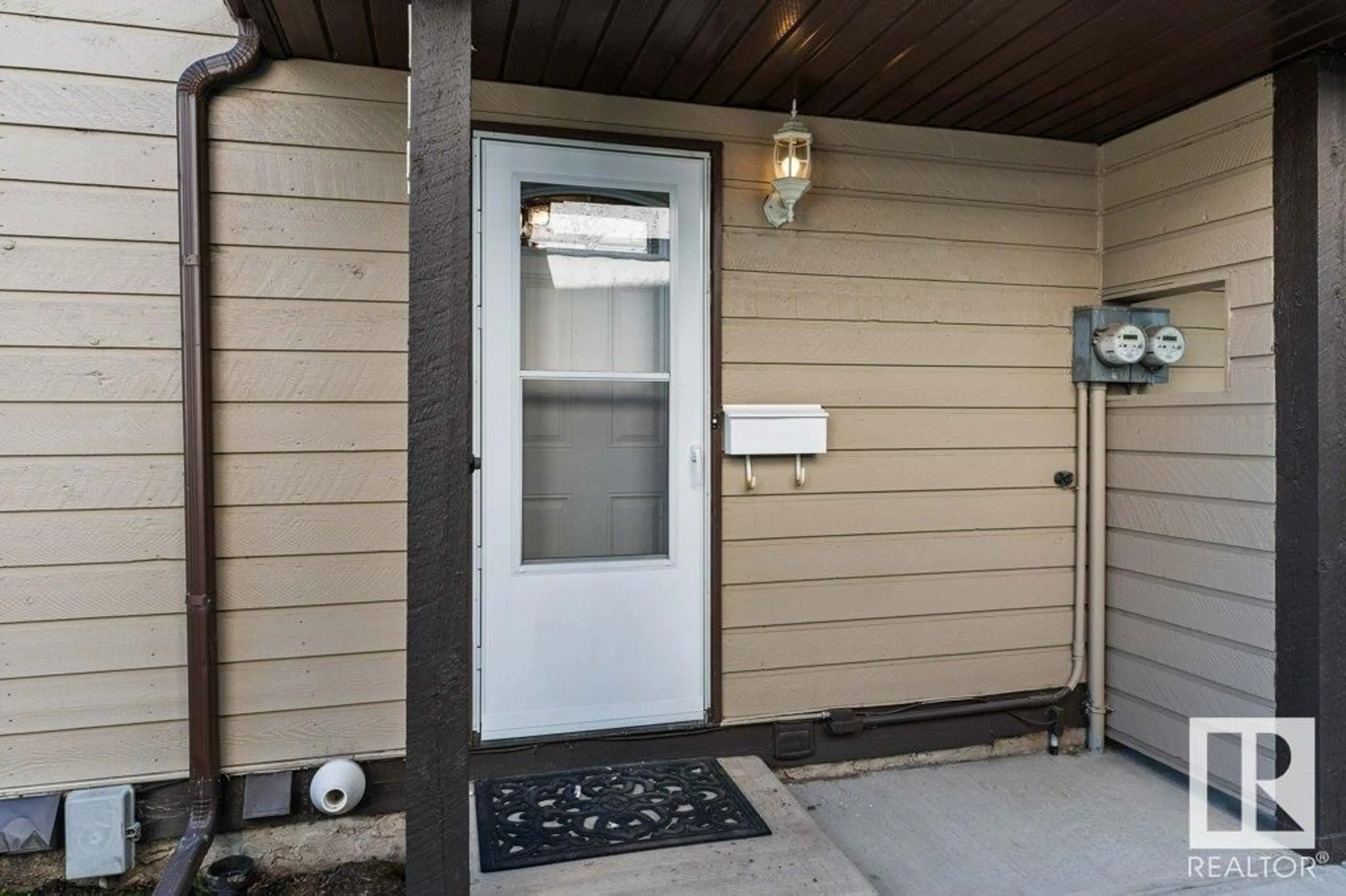 Indoor entryway for 714 CLAREVIEW RD, Edmonton Alberta T5A4J7