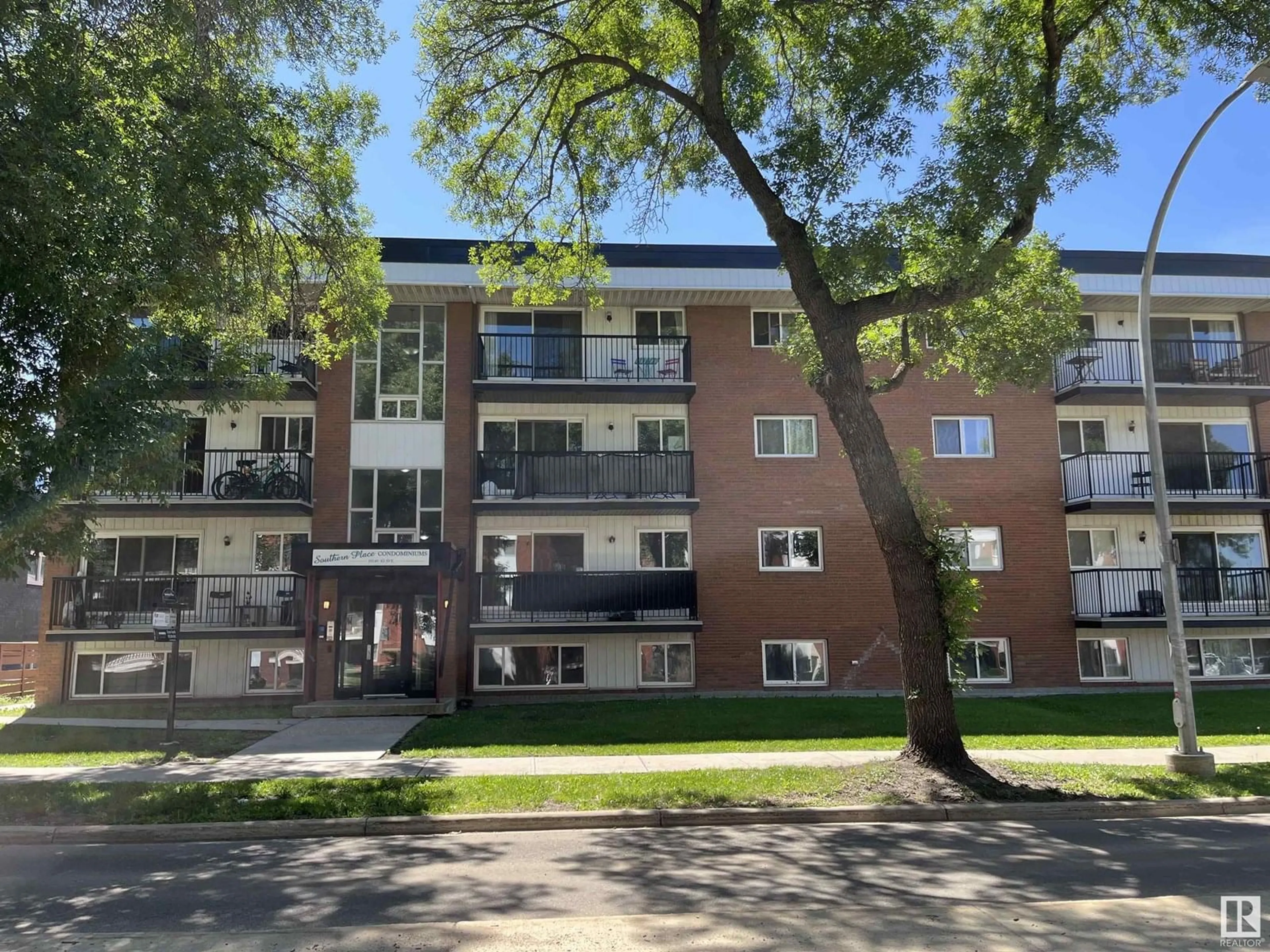 Unknown for 201 - 10149 83 AV NW, Edmonton Alberta T6E2C5