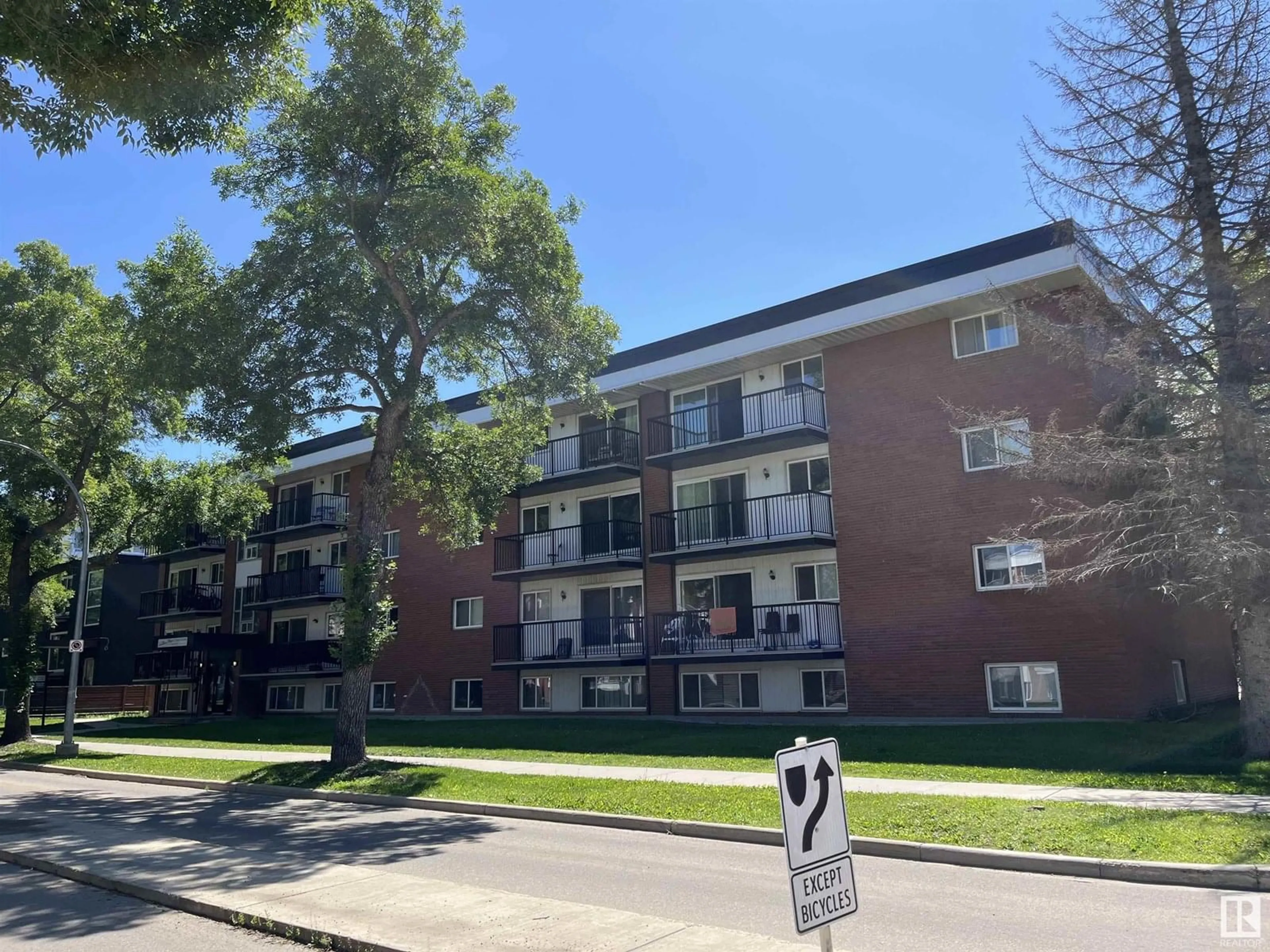 A pic from outside/outdoor area/front of a property/back of a property/a pic from drone, street for 201 - 10149 83 AV NW, Edmonton Alberta T6E2C5