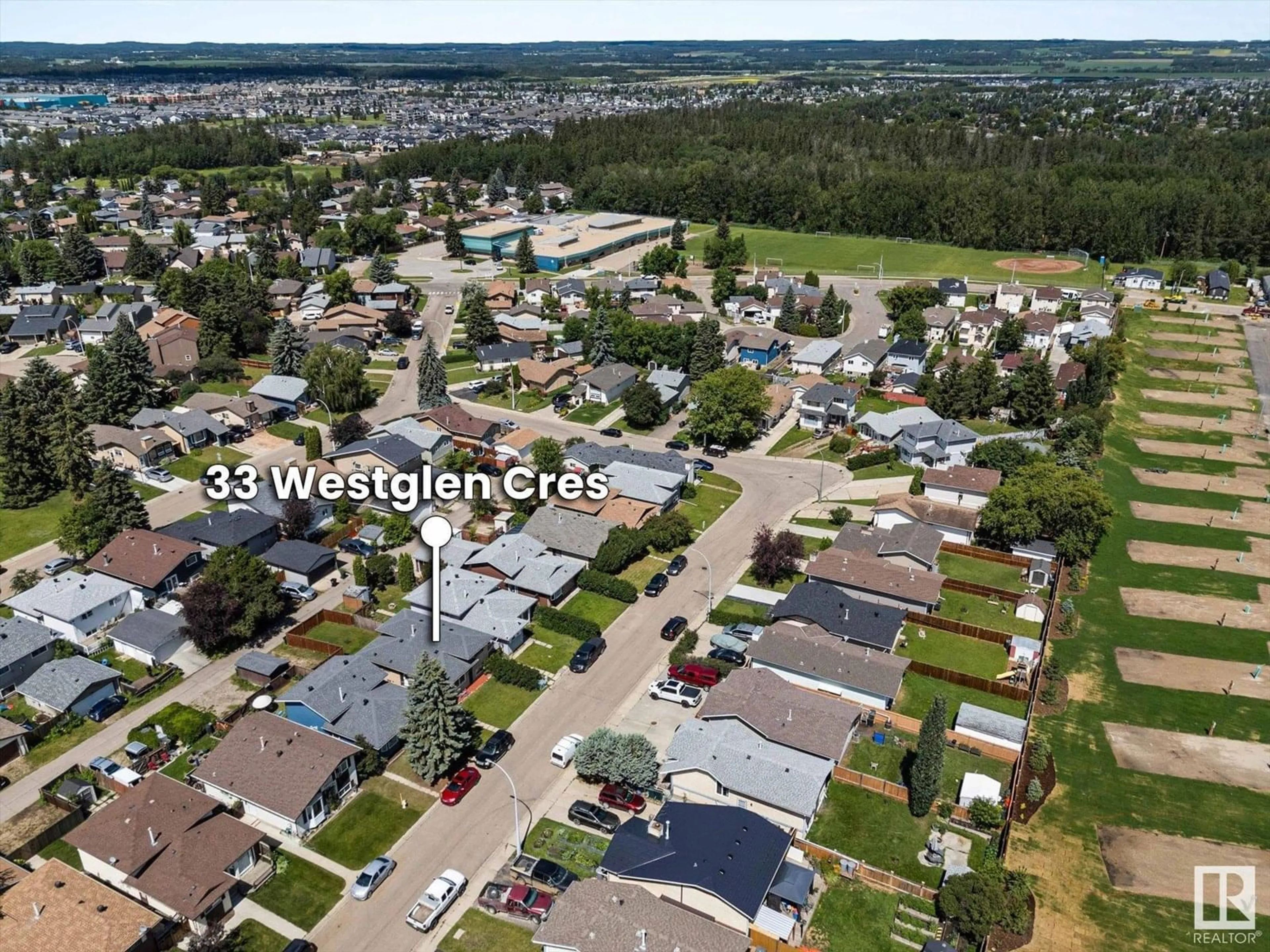 A pic from outside/outdoor area/front of a property/back of a property/a pic from drone, street for 33 WESTGLEN CR, Spruce Grove Alberta T7X1W1