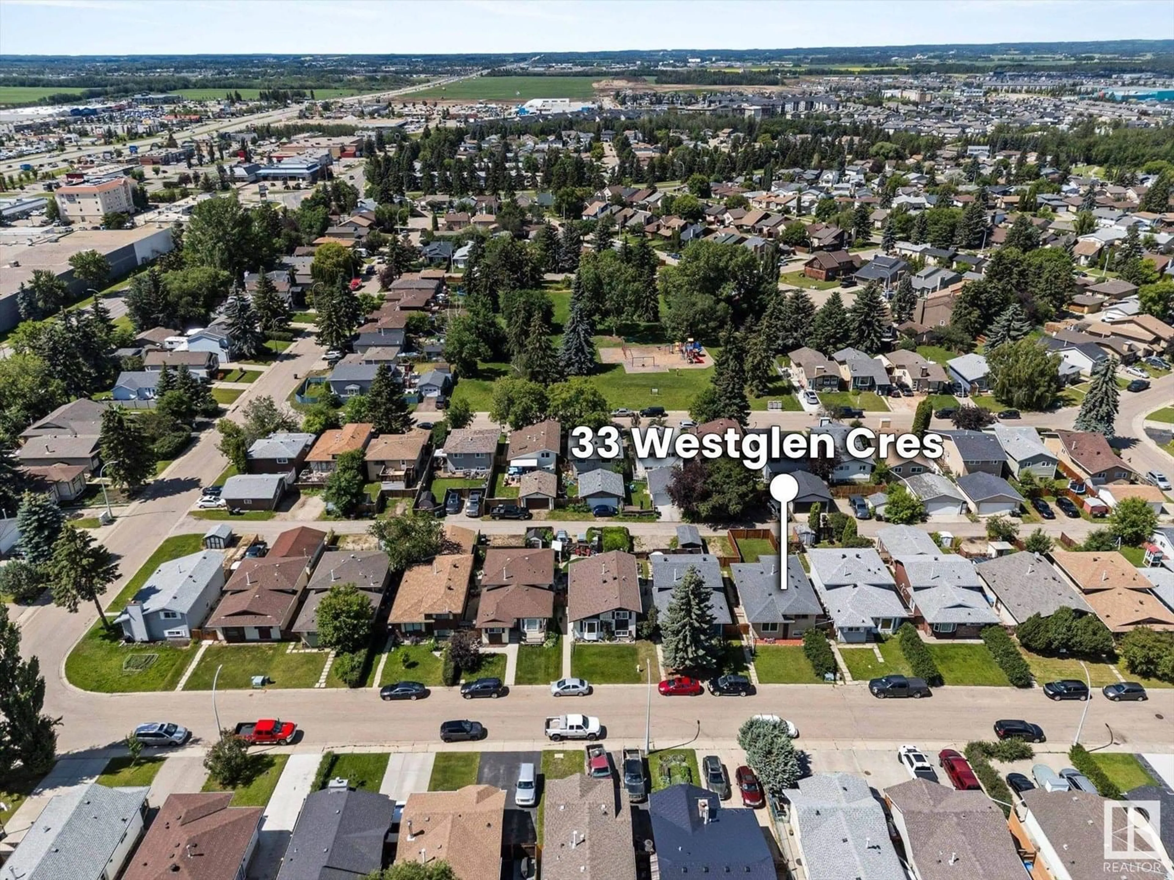 A pic from outside/outdoor area/front of a property/back of a property/a pic from drone, street for 33 WESTGLEN CR, Spruce Grove Alberta T7X1W1