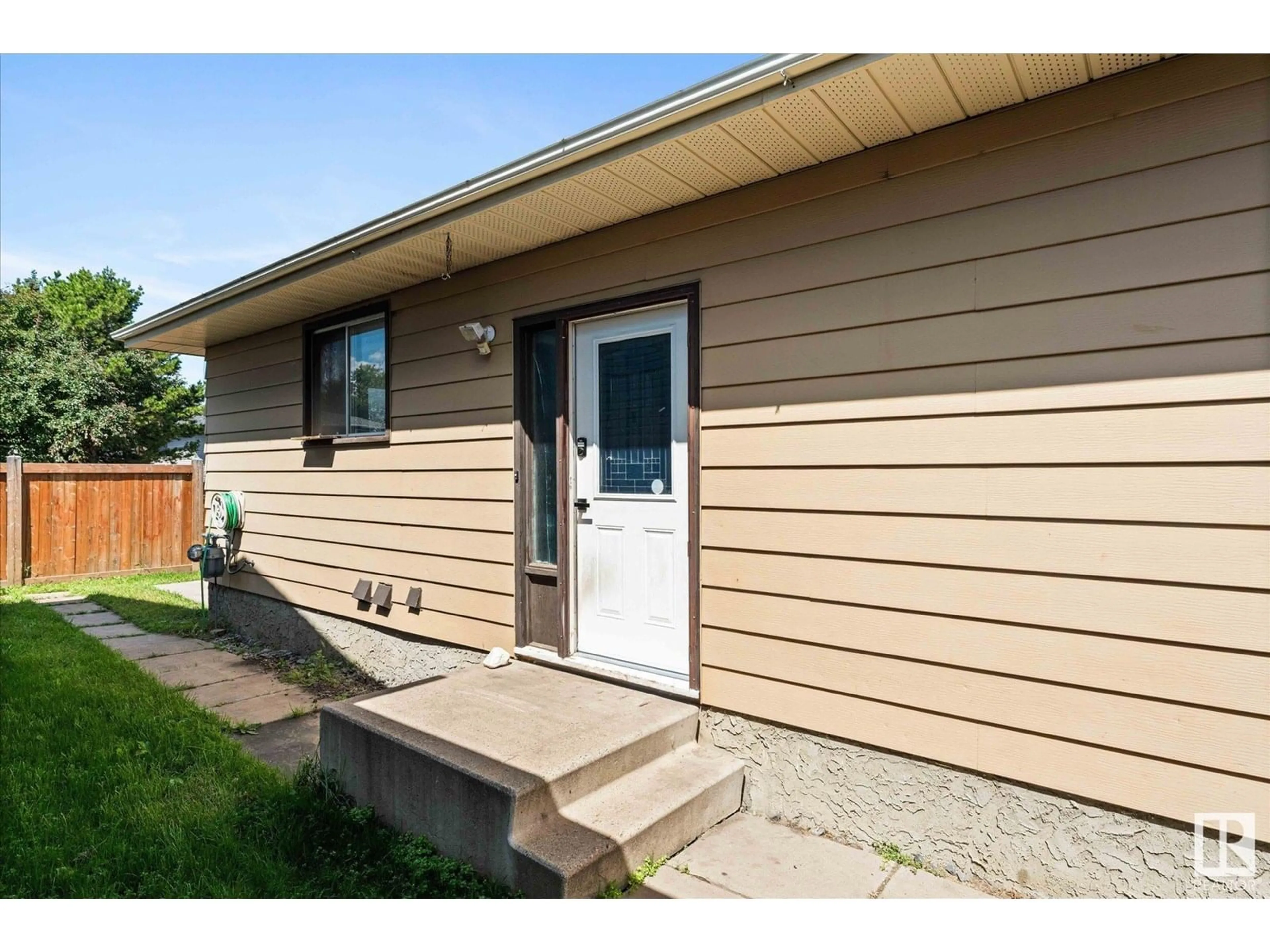 Home with vinyl exterior material, street for 33 WESTGLEN CR, Spruce Grove Alberta T7X1W1