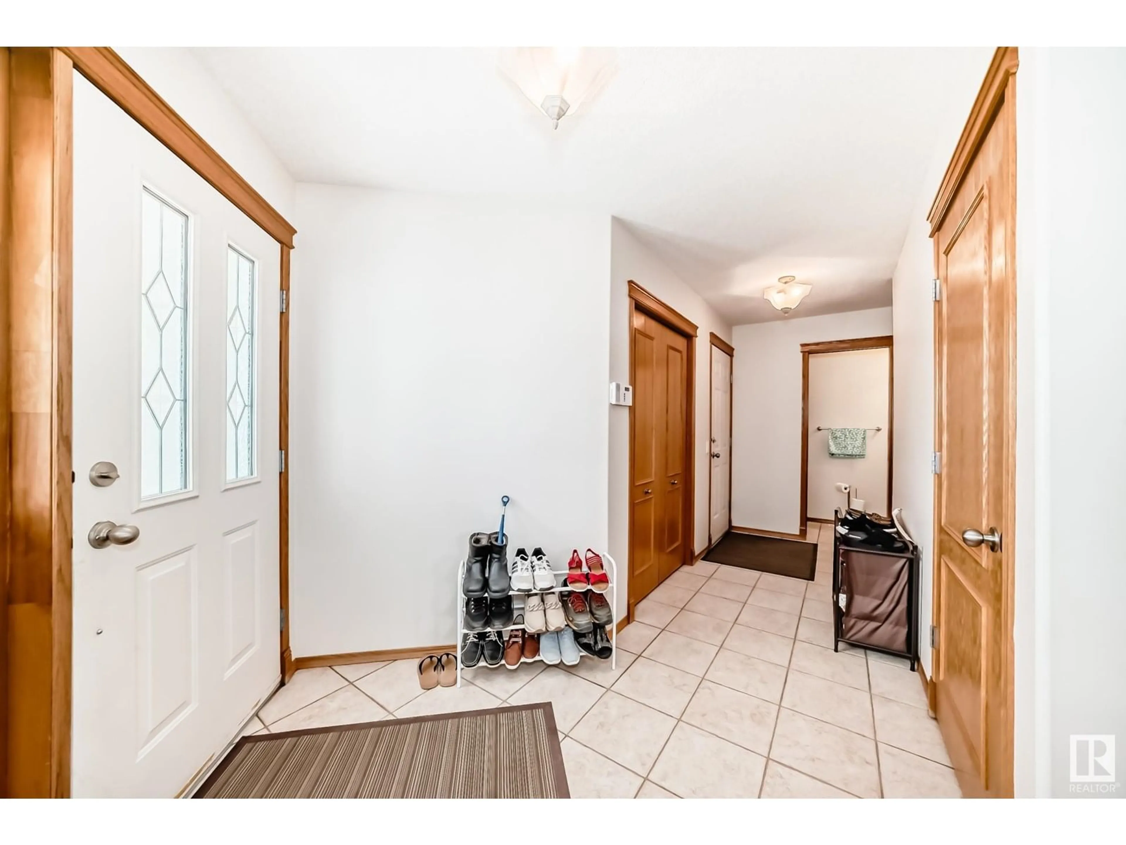 Indoor entryway for 1208 ORMSBY LN, Edmonton Alberta T5T6G8