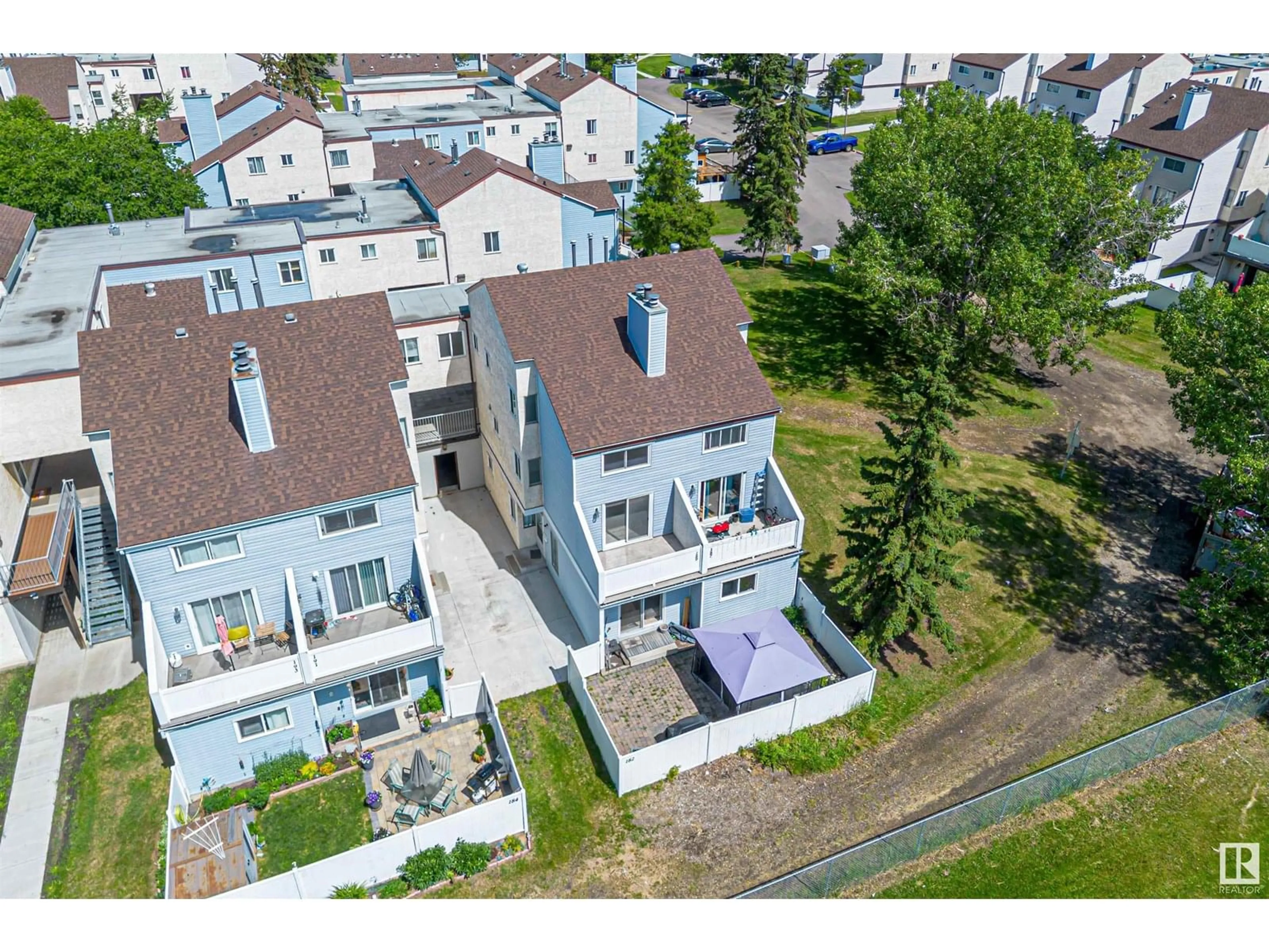 A pic from outside/outdoor area/front of a property/back of a property/a pic from drone, street for 189 LANCASTER TC, Edmonton Alberta T5X5T2