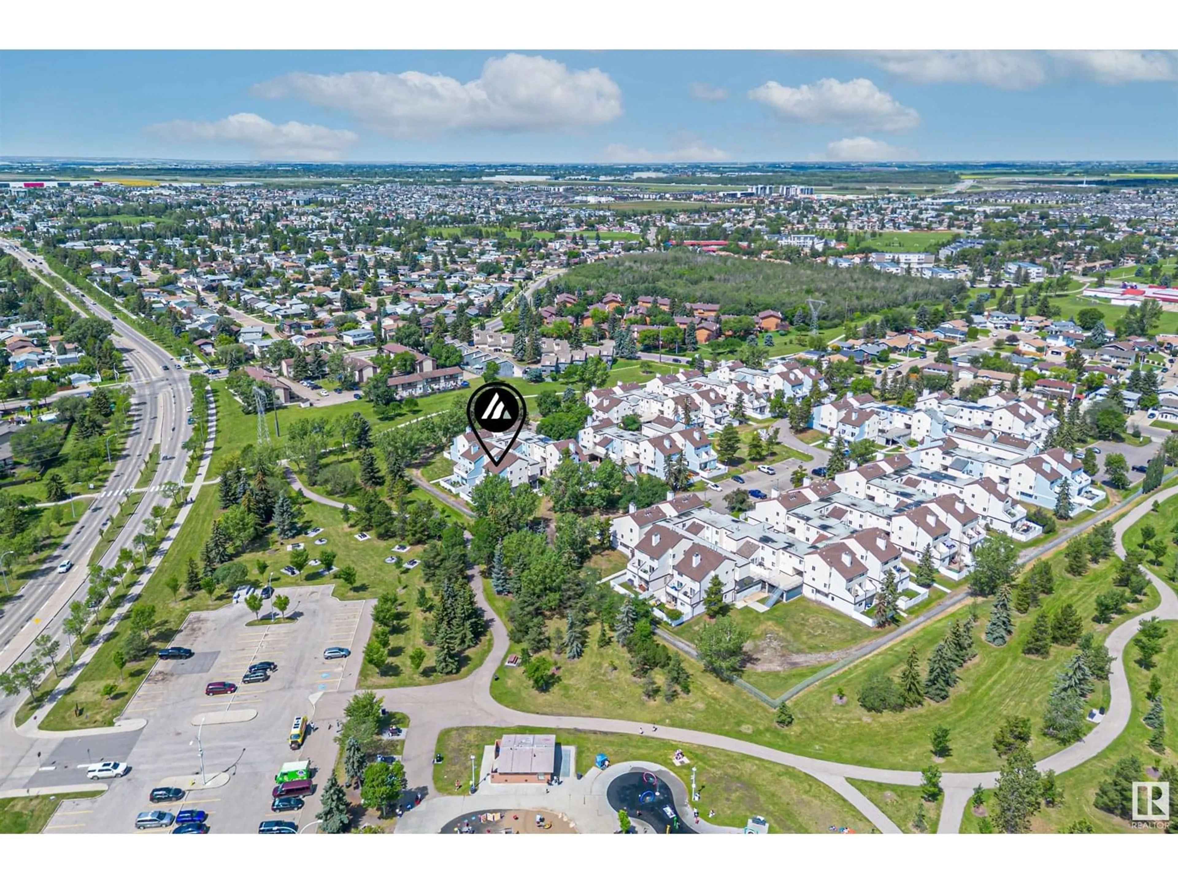 A pic from outside/outdoor area/front of a property/back of a property/a pic from drone, street for 189 LANCASTER TC, Edmonton Alberta T5X5T2