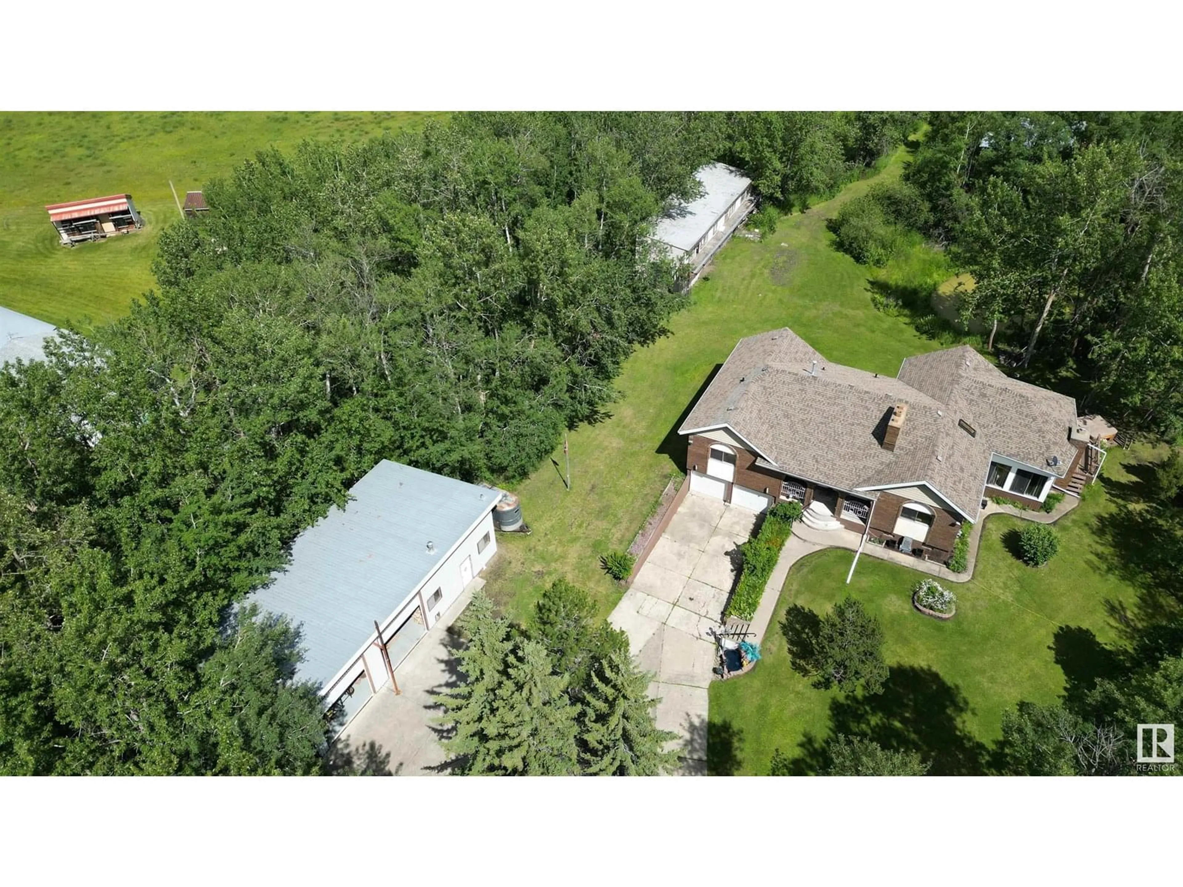 A pic from outside/outdoor area/front of a property/back of a property/a pic from drone, unknown for 51115 RGE ROAD 224, Rural Strathcona County Alberta T8C1H1