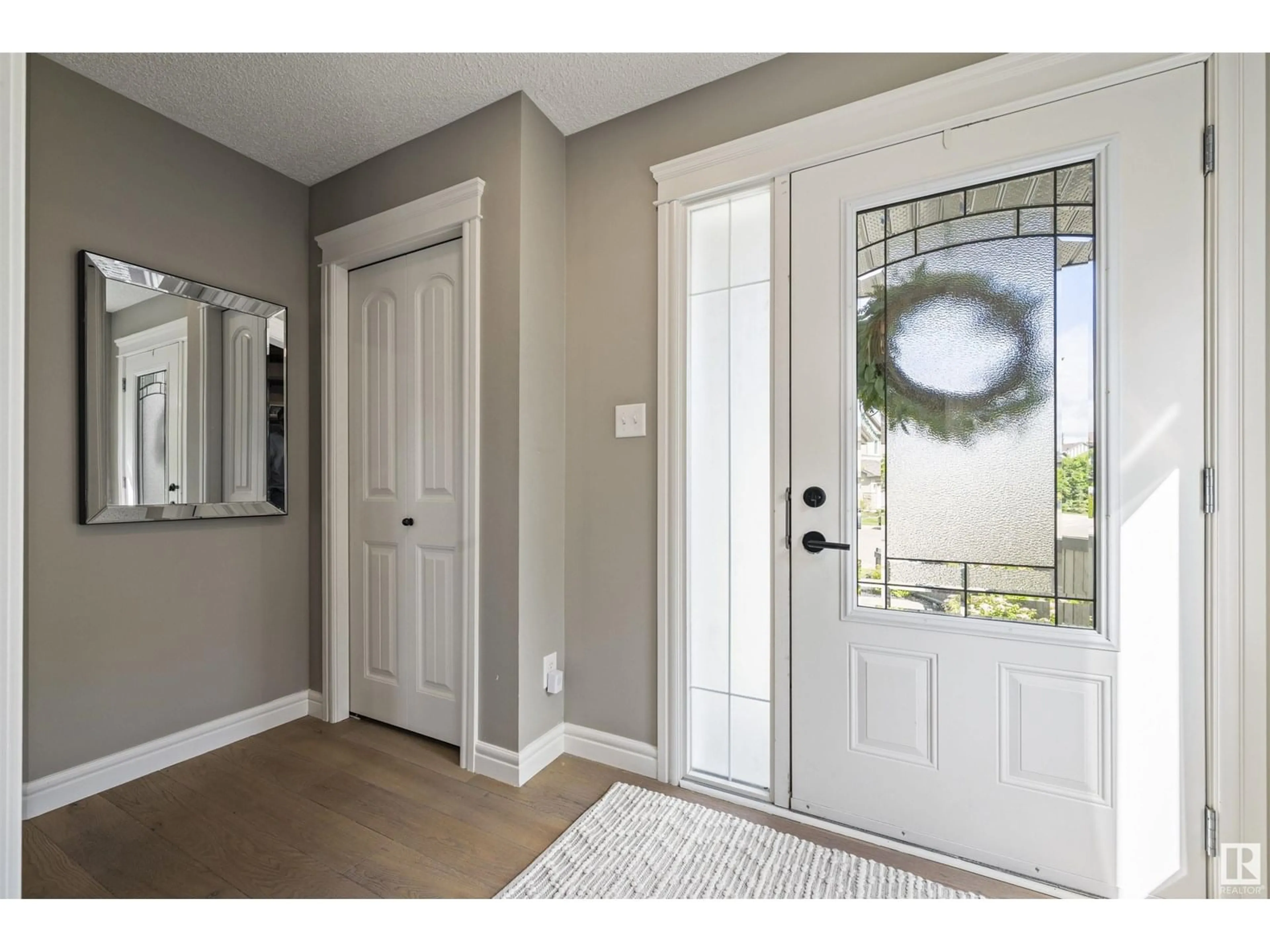 Indoor entryway for 17437 5A AV, Edmonton Alberta T6W2E3