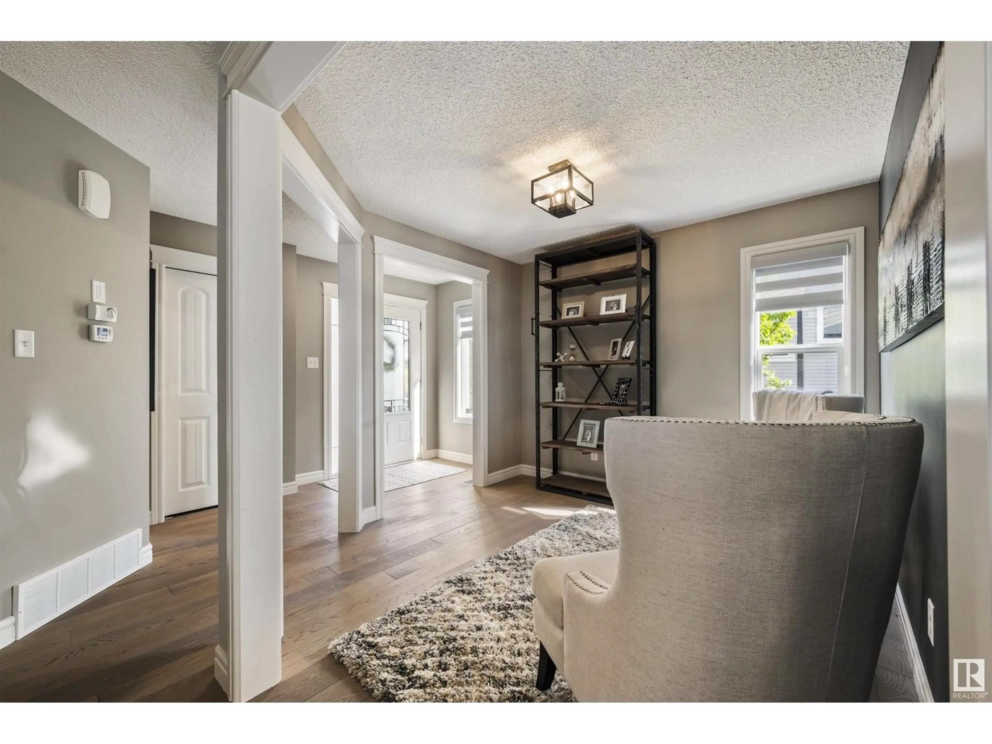 Indoor entryway for 17437 5A AV, Edmonton Alberta T6W2E3