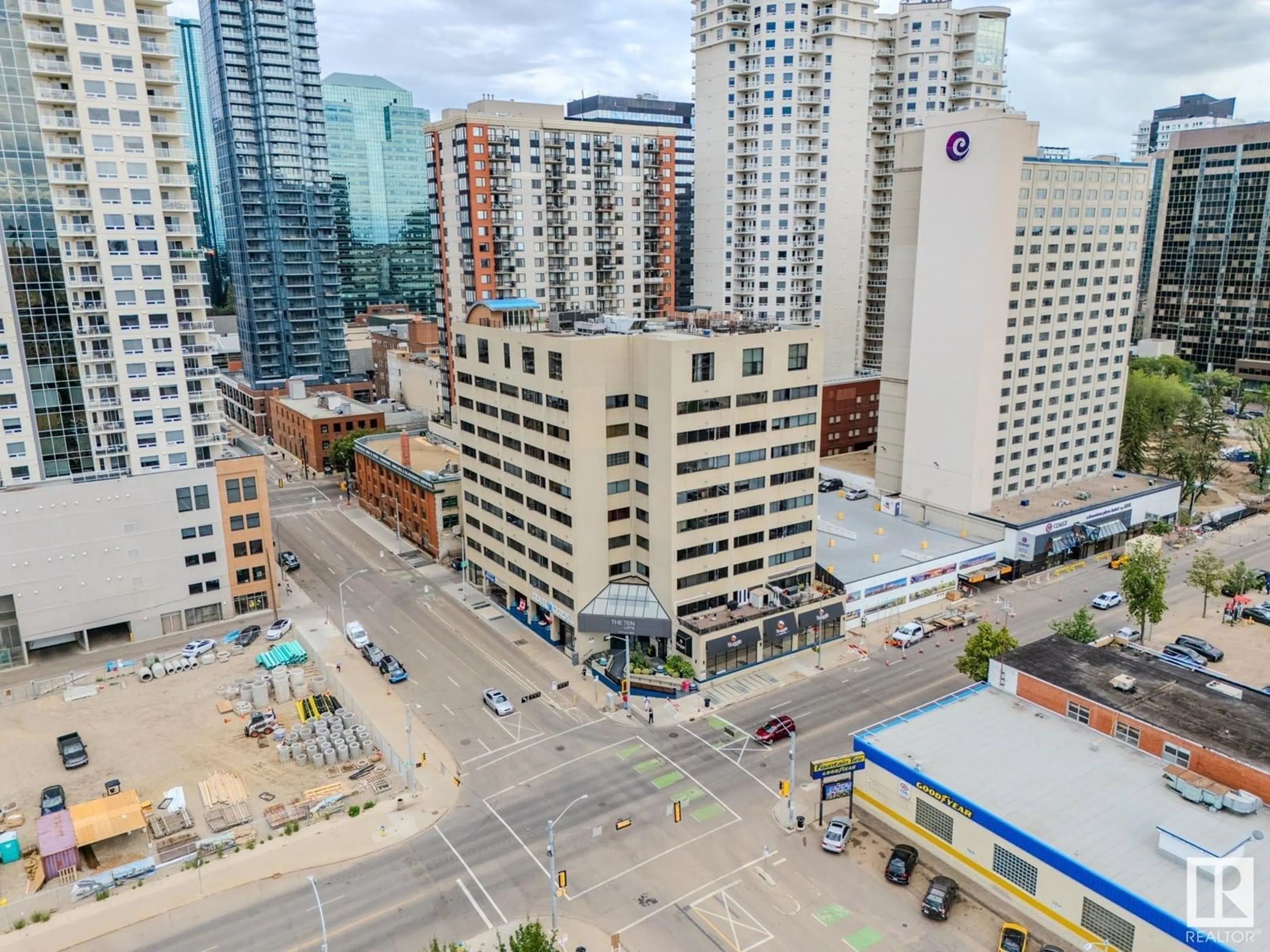 A pic from outside/outdoor area/front of a property/back of a property/a pic from drone, city buildings view from balcony for 1001 10179 105 ST NW, Edmonton Alberta T5J3N1