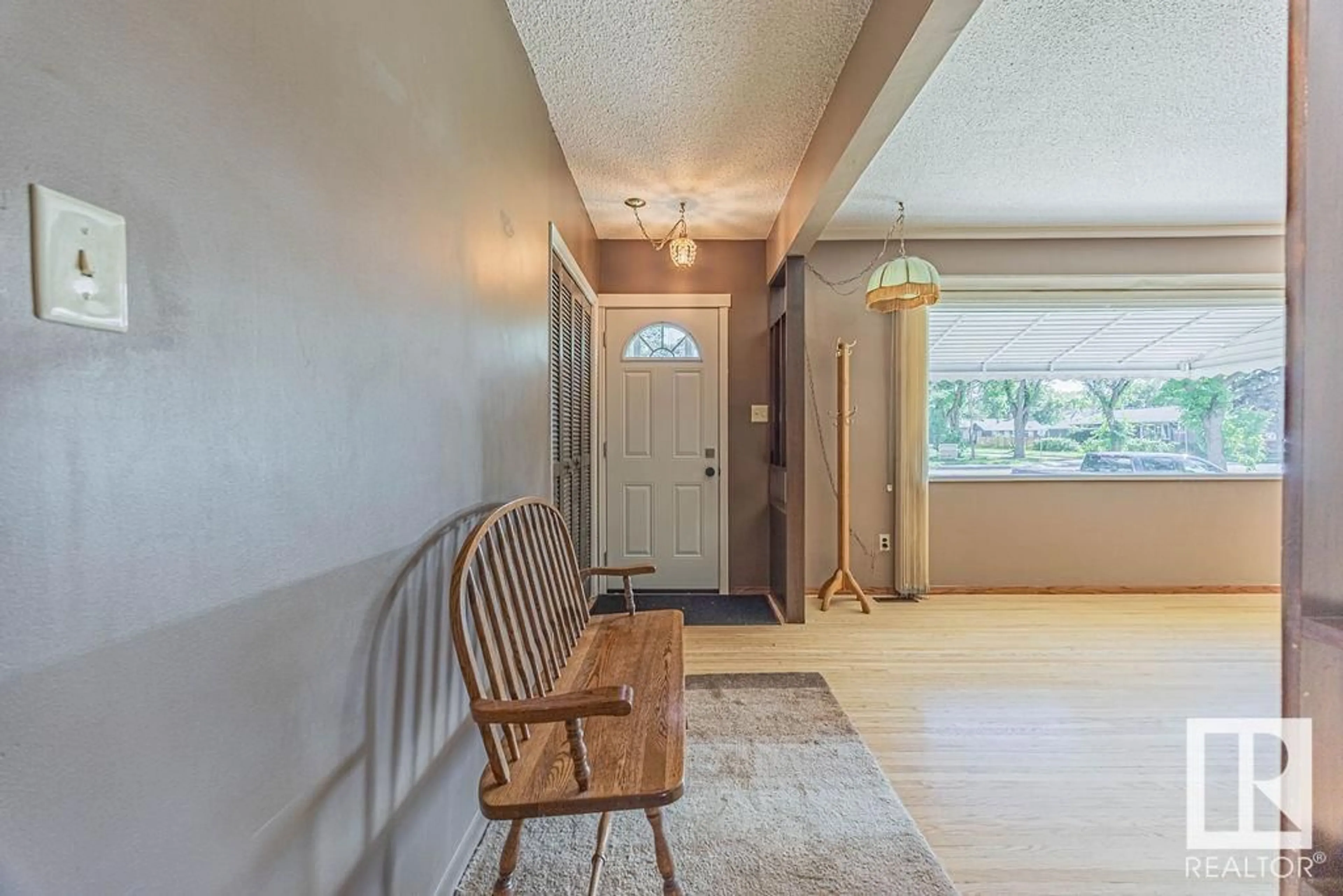 Indoor entryway for NW - 5116 118 AV, Edmonton Alberta T5W1B9