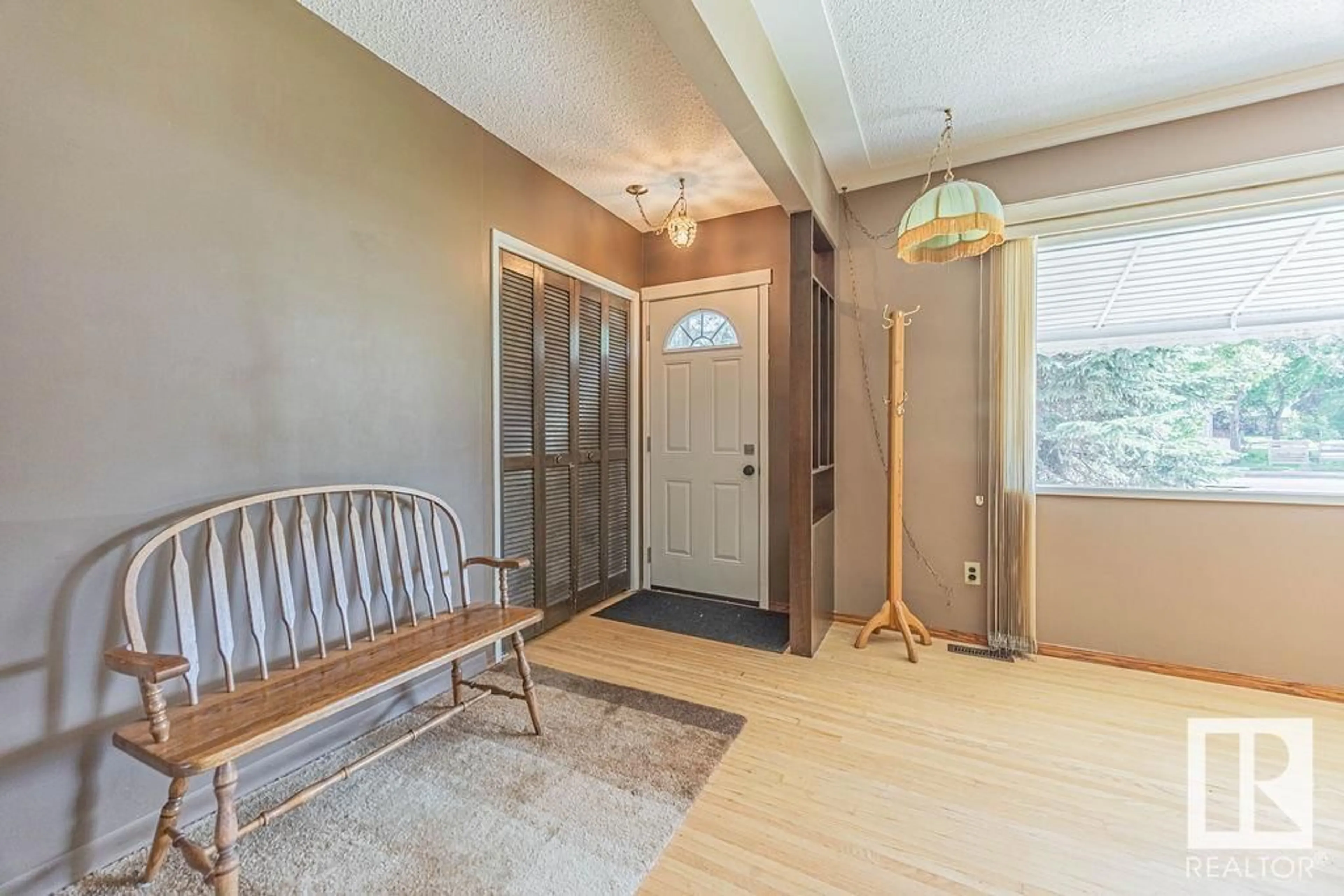 Indoor entryway for NW - 5116 118 AV, Edmonton Alberta T5W1B9