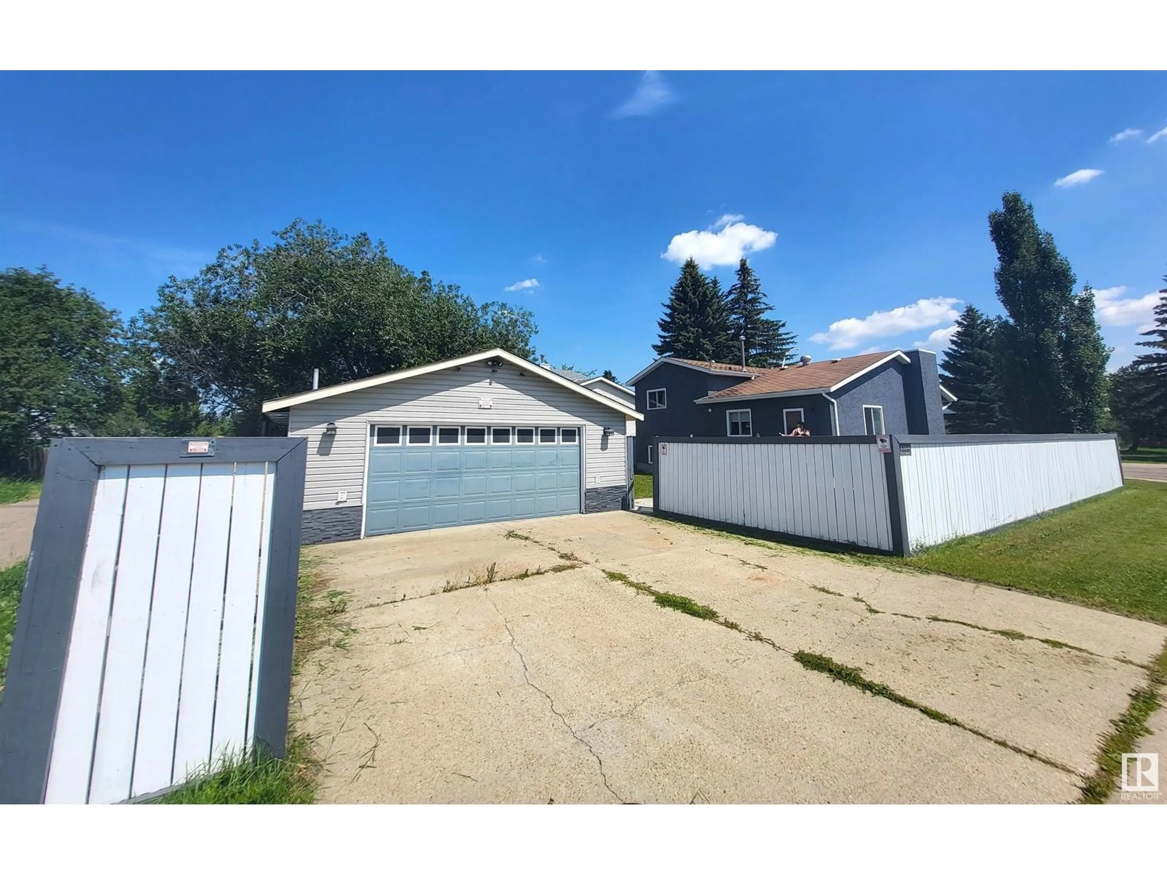 A pic from outside/outdoor area/front of a property/back of a property/a pic from drone, street for NW - 16304 119 ST, Edmonton Alberta T5X4T5