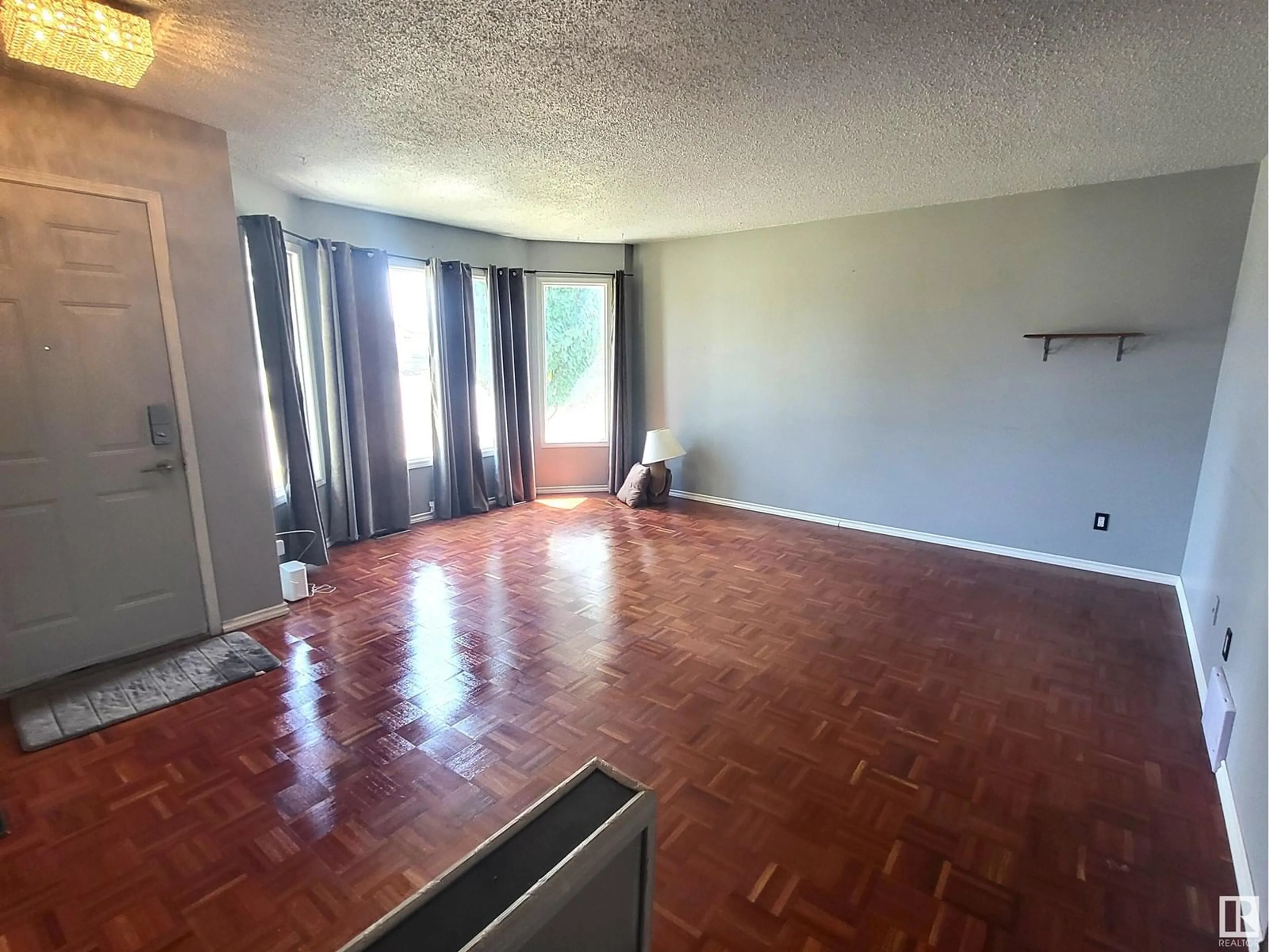 A pic of a room for NW - 16304 119 ST, Edmonton Alberta T5X4T5