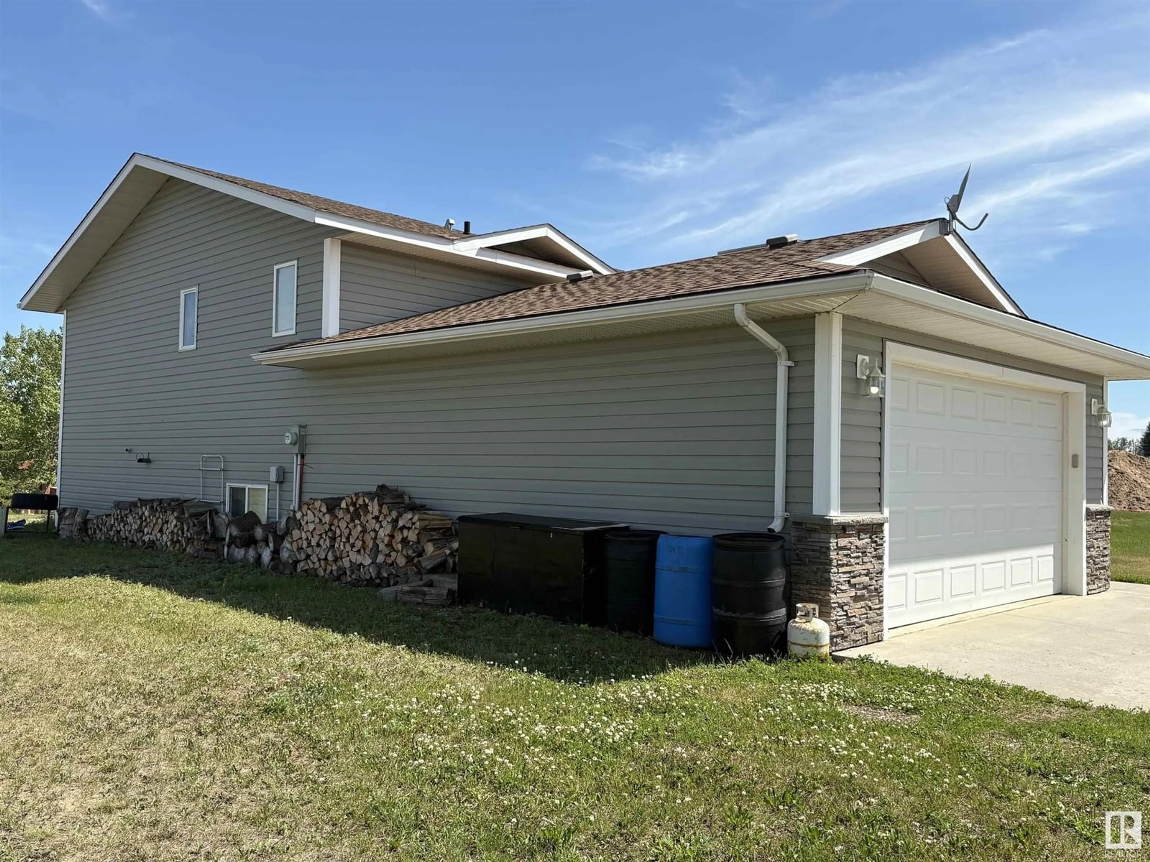 Home with vinyl exterior material, street for 5609 45 ST, Smoky Lake Town Alberta T0A3C0