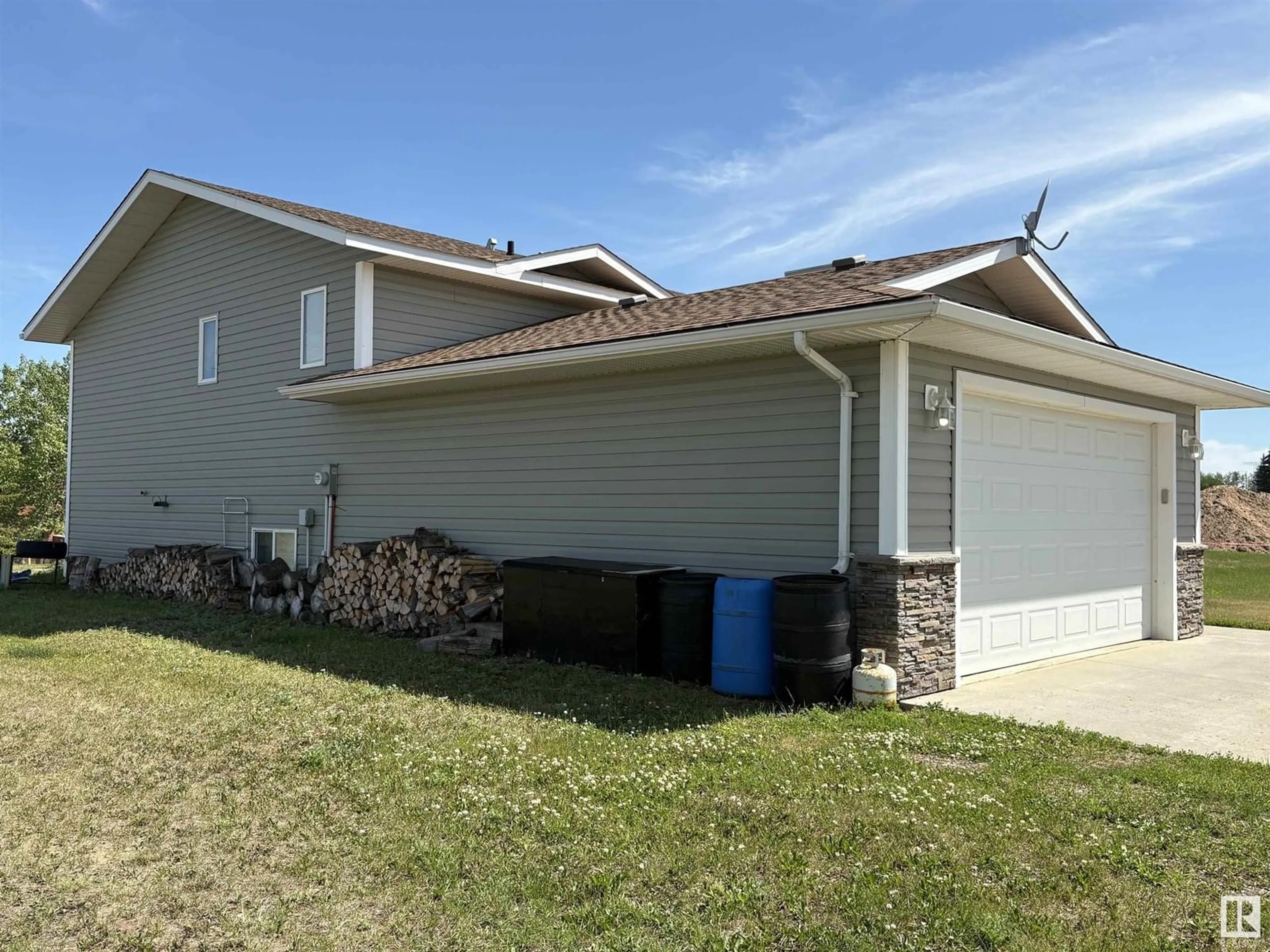 Home with vinyl exterior material, unknown for 5609 45 ST, Smoky Lake Town Alberta T0A3C0